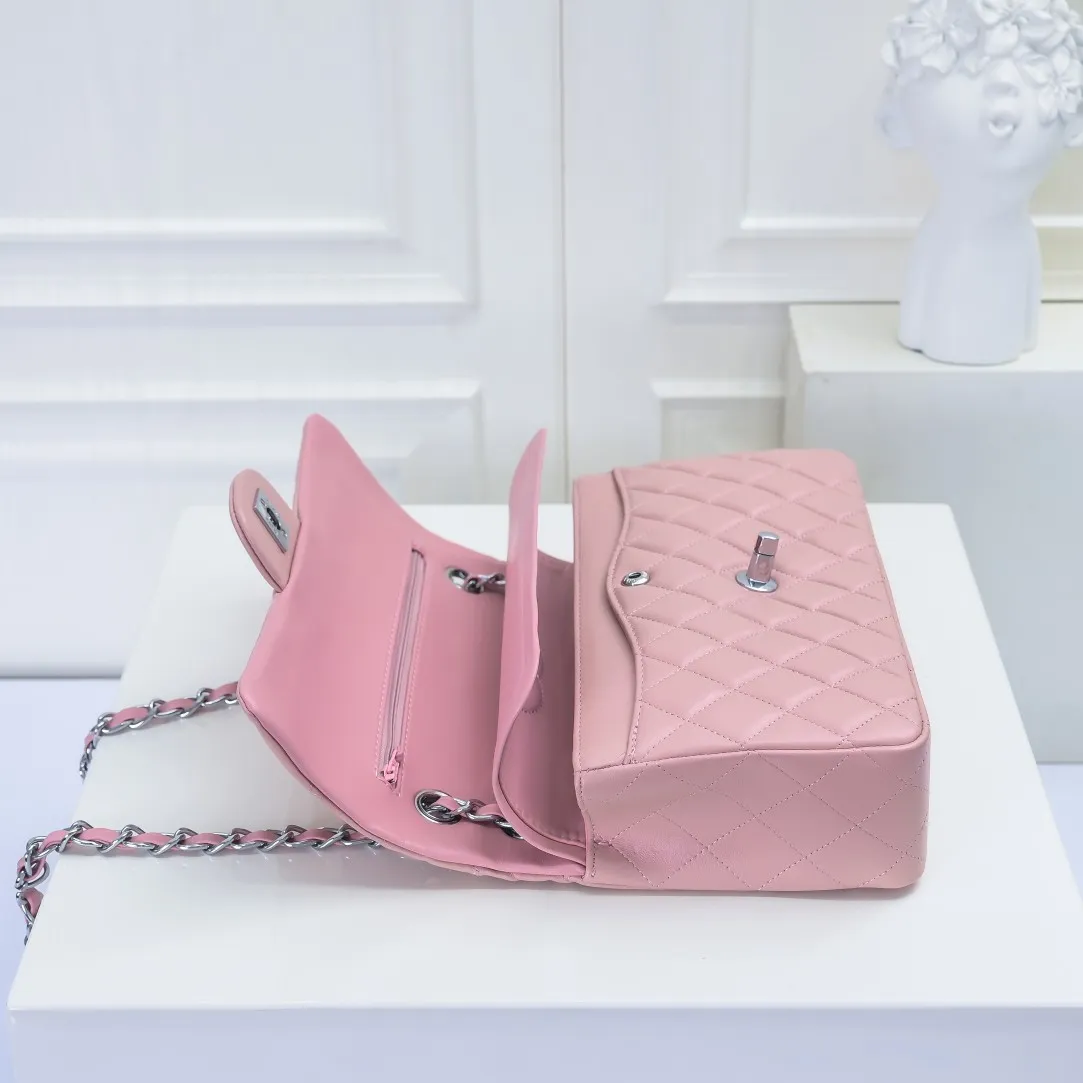 💰420￥Chanel🔥Exclusive quality real shot shipment✈️Official website updated simultaneously👑Chanel sheep pattern classic style with original hardware, summer style is coming💋CHANEL ‼ ️Crossbody bag, sheepskin with red lining🌸‼ ️ 🙈Fashion new favorite🙈 Size: 25.5*16*6.5. Style number: 1112 sheepskin