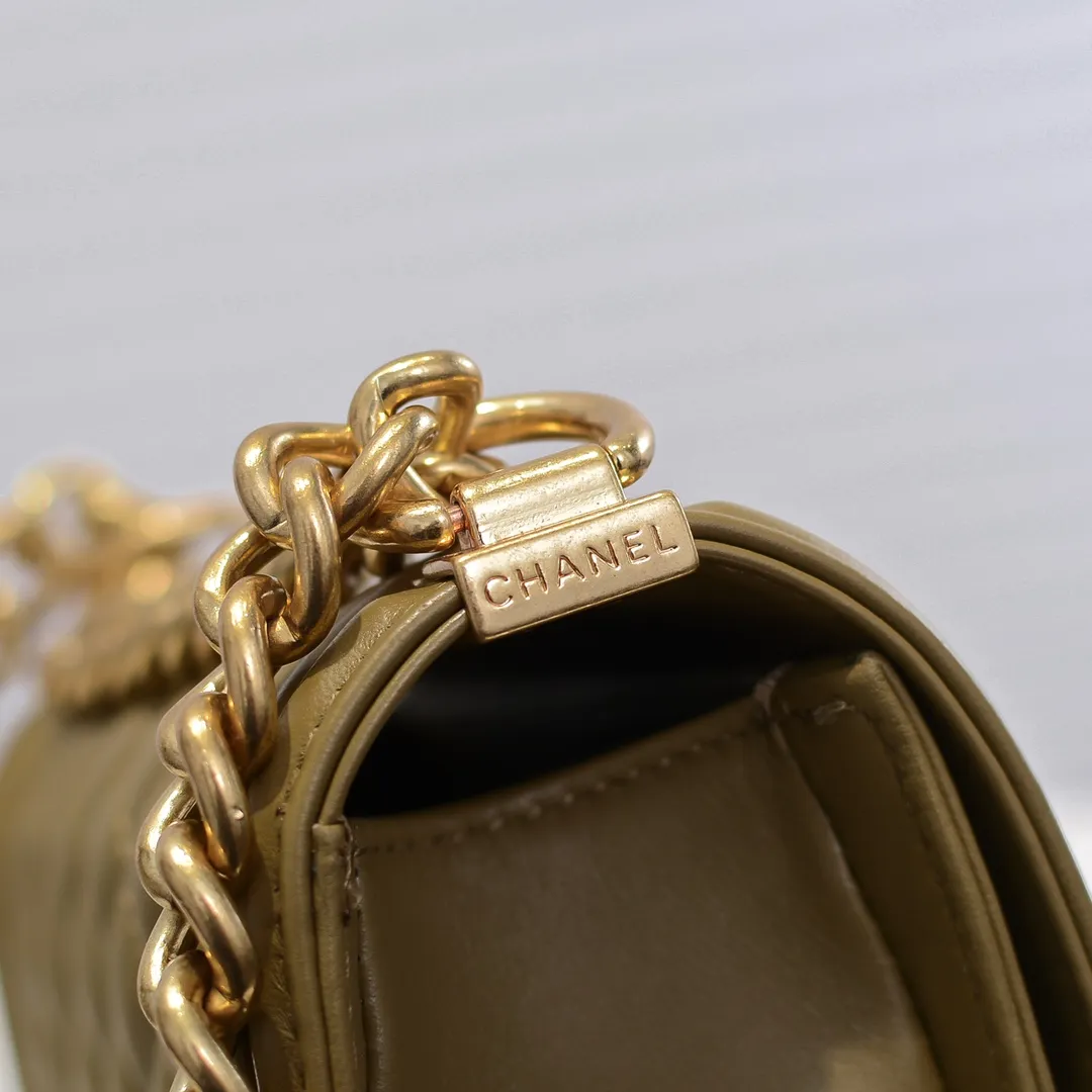 💰400￥ (Full sheepskin with original hardware) [Smile] Chanel Chanel 👑 Lambskin [Lightning] Thickened electroplated hardware accessories 🌈 The workmanship is comparable to the original order 💪 The bottom can be pinched and rebounded without trace, absolutely spot-on and real-life, fashionable and durable 💪💪 High-end quality, no pressure in and out of the drill cabinet 💏, size 20*12*7cm, style number 67085