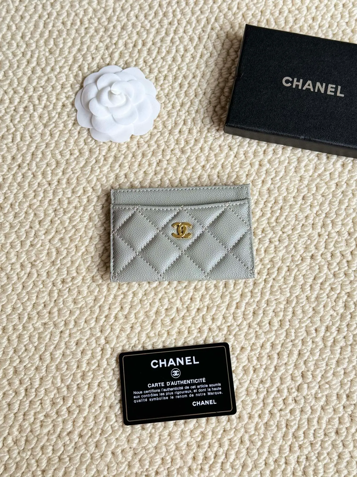 💰100 Chanel counter classic card holder Model number: AP456 Made of cowhide caviar, a classic and timeless mini card holder. Super cute😍 Size: 7.5×11.2×0.5cm Fine workmanship and high-end quality