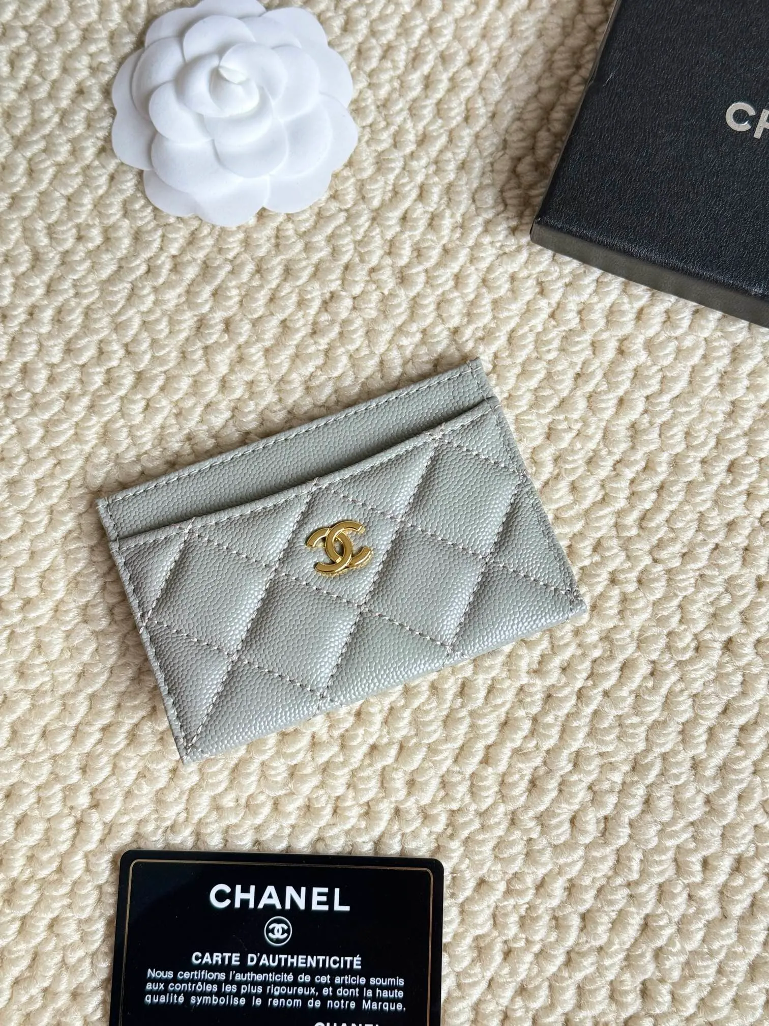 💰100 Chanel counter classic card holder Model number: AP456 Made of cowhide caviar, a classic and timeless mini card holder. Super cute😍 Size: 7.5×11.2×0.5cm Fine workmanship and high-end quality