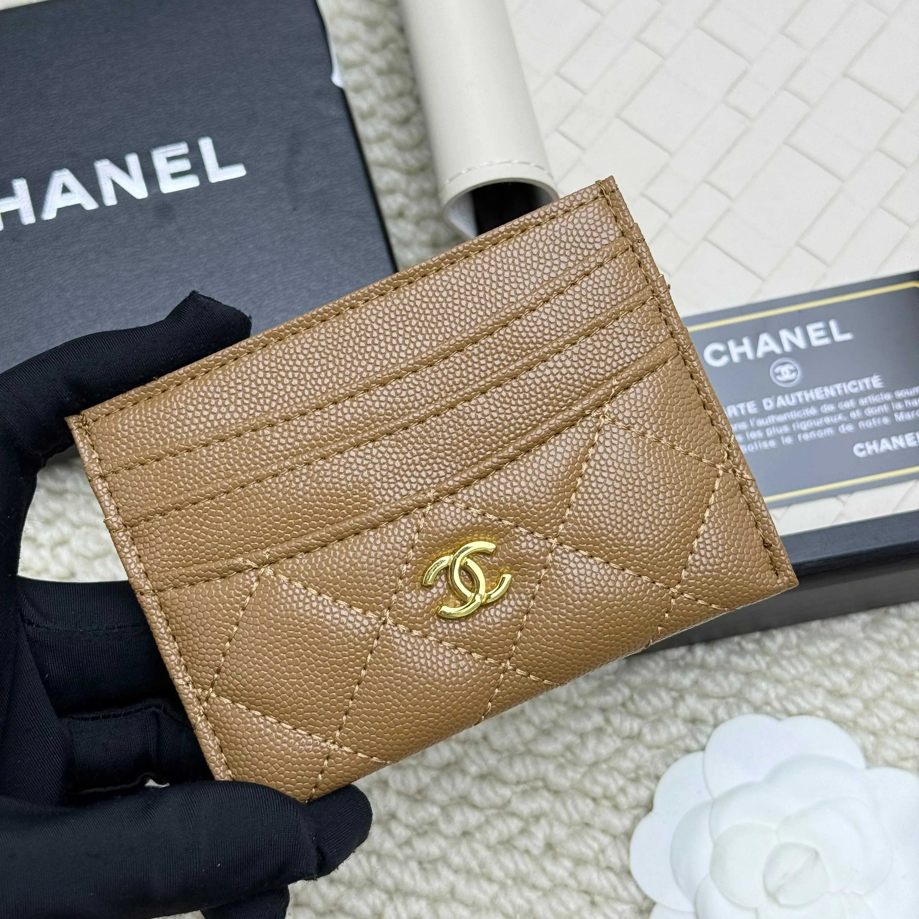 💰110 chanel 2025 new product card holder lambskin, seven card slots, can hold change, imported Italian lambskin + hardware logo, so beautiful, love it. The color is as shown in the picture, easy and fast storage, mini card holder No.: 4472 Size: w11×h10cm