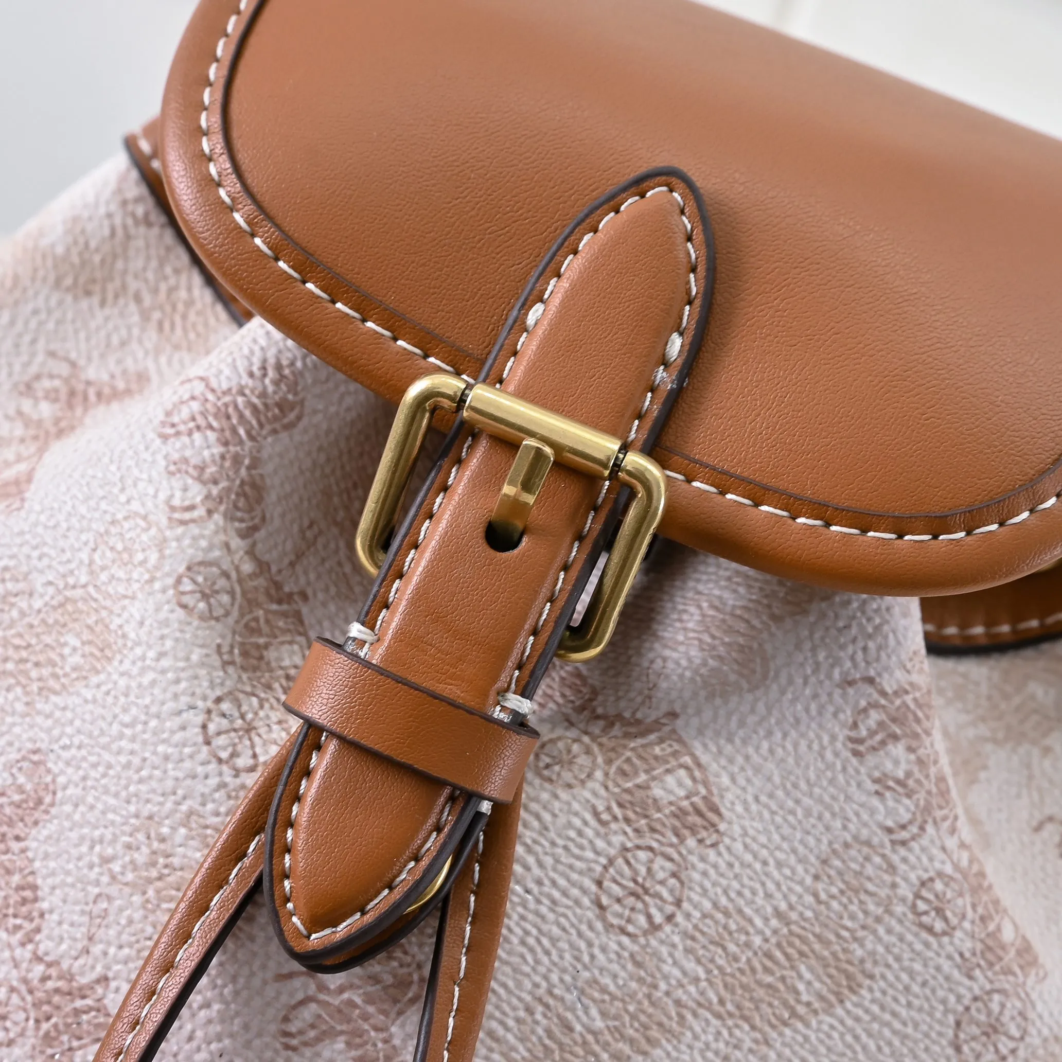 Style number: CAM31 Size: 17*11*22.5cm