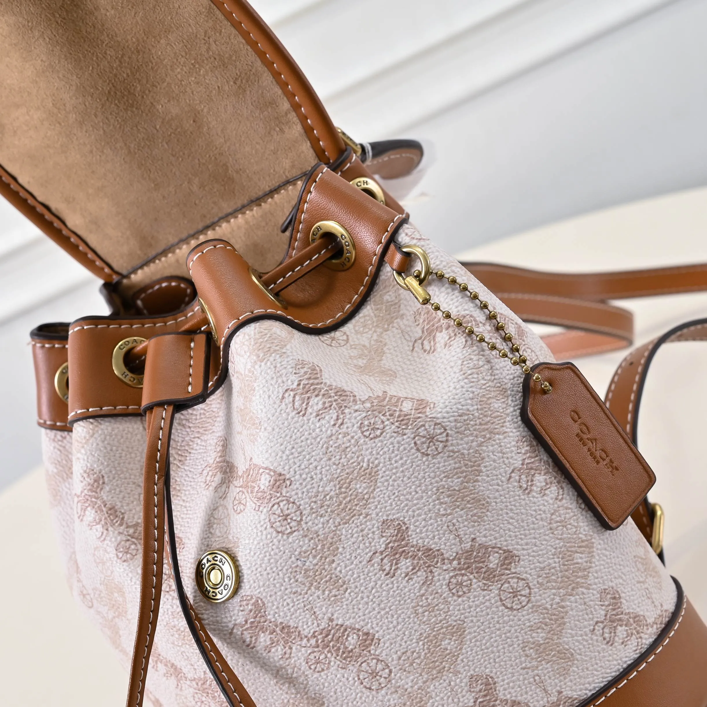 Style number: CAM31 Size: 17*11*22.5cm