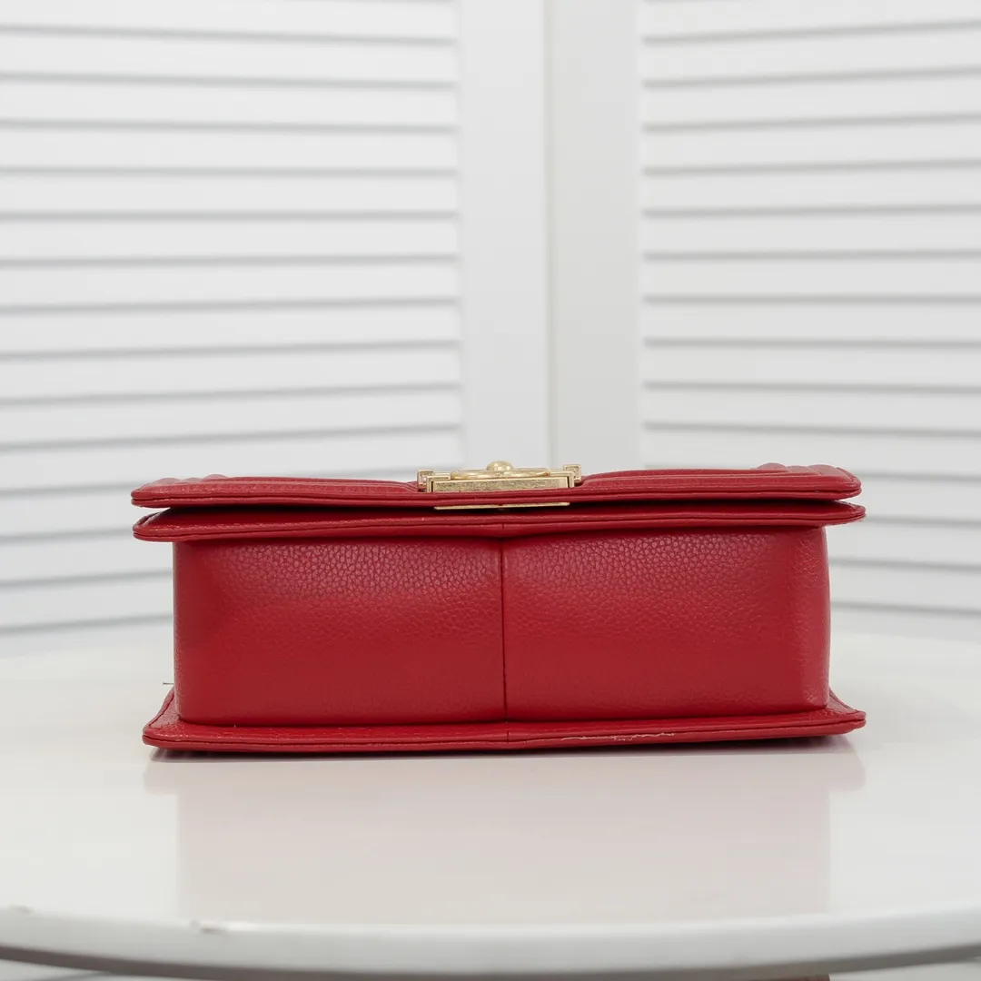 💰460￥ "Full leather inside and out with original hardware" Chanel👑 Using imported first-layer cowhide with lychee pattern [color] [lightning] thickened electroplated hardware accessories🌈The workmanship is comparable to the original order💪The bottom can be pinched and rebounded without trace, absolutely spot-on and real-life, fashionable and durable💪💪High-end quality, no pressure in and out of the drill cabinet💏, size 25*15*8cm Style number: 67086