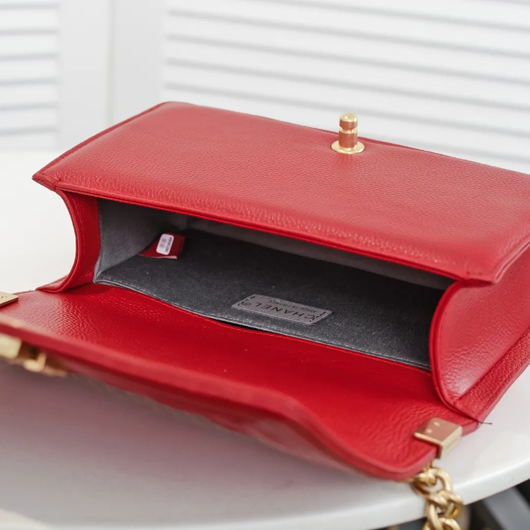 💰460￥ "Full leather inside and out with original hardware" Chanel👑 Using imported first-layer cowhide with lychee pattern [color] [lightning] thickened electroplated hardware accessories🌈The workmanship is comparable to the original order💪The bottom can be pinched and rebounded without trace, absolutely spot-on and real-life, fashionable and durable💪💪High-end quality, no pressure in and out of the drill cabinet💏, size 25*15*8cm Style number: 67086