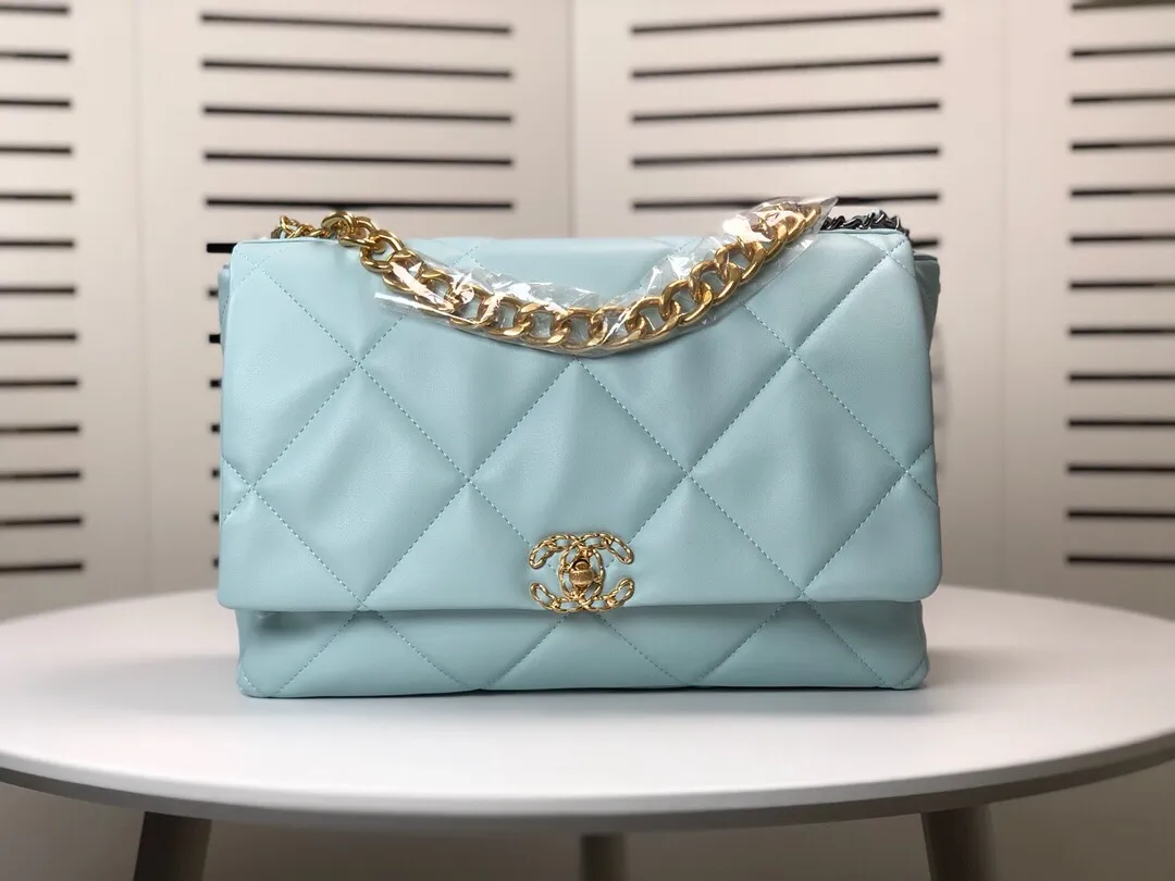 💰480￥Mint Green Large Size Chanel's latest hot model is now available📣📣Synchronized with counters🤭Imported cowhide🐂very soft to the touch. The upper body effect is super good, it can be carried by hand, on one shoulder or cross-body, showing the elegance and charm of women💃Hurry and get it, [color] model number: 9012, size: 36*24*14,