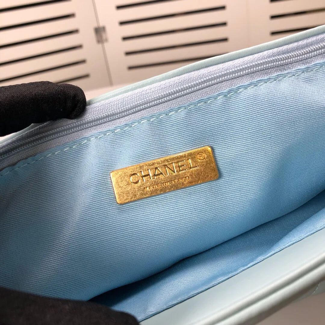 💰480￥Mint Green Large Size Chanel's latest hot model is now available📣📣Synchronized with counters🤭Imported cowhide🐂very soft to the touch. The upper body effect is super good, it can be carried by hand, on one shoulder or cross-body, showing the elegance and charm of women💃Hurry and get it, [color] model number: 9012, size: 36*24*14,