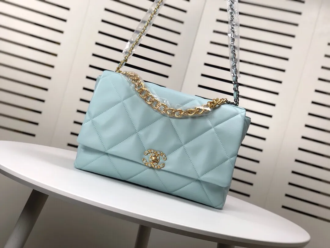 💰480￥Mint Green Large Size Chanel's latest hot model is now available📣📣Synchronized with counters🤭Imported cowhide🐂very soft to the touch. The upper body effect is super good, it can be carried by hand, on one shoulder or cross-body, showing the elegance and charm of women💃Hurry and get it, [color] model number: 9012, size: 36*24*14,