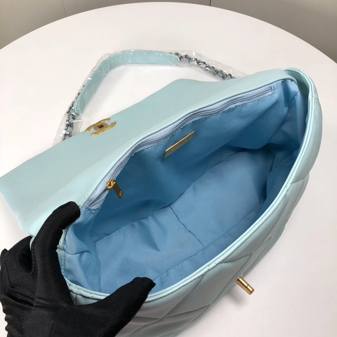 💰480￥Mint Green Large Size Chanel's latest hot model is now available📣📣Synchronized with counters🤭Imported cowhide🐂very soft to the touch. The upper body effect is super good, it can be carried by hand, on one shoulder or cross-body, showing the elegance and charm of women💃Hurry and get it, [color] model number: 9012, size: 36*24*14,