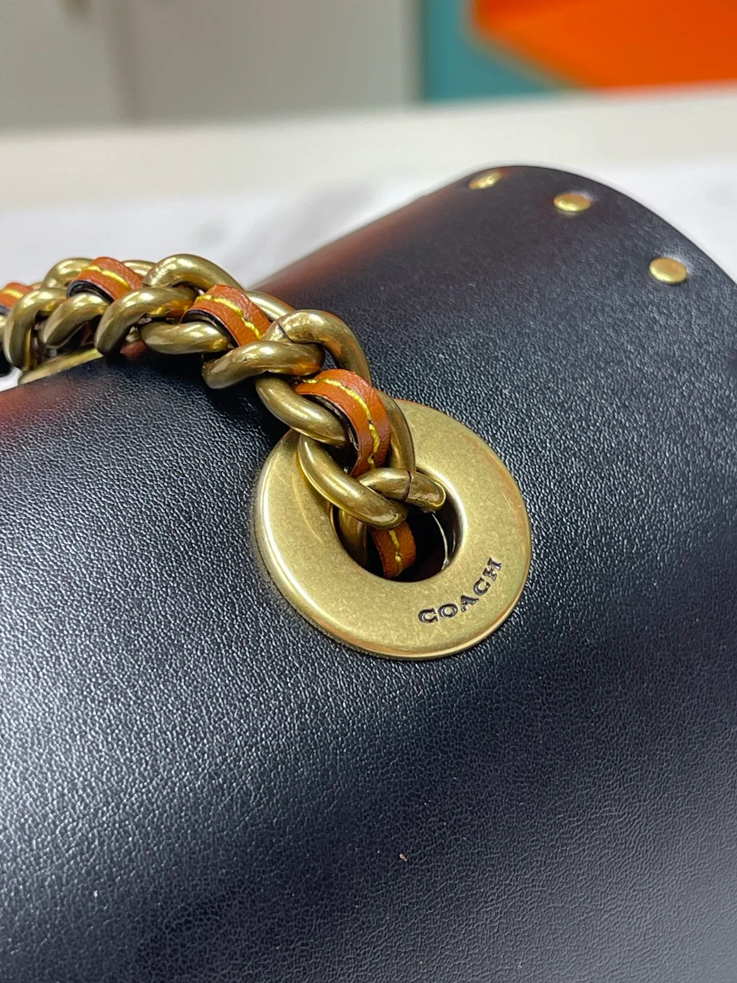 Batch 610💰 Original quality coach model 29416 Classic logo canvas rivets and snakeskin details MADISON shoulder bag Madison has both durable style and modern design, and can be used for various occasions such as work and leisure. Crafted from refined calfskin and Signature canvas with genuine snakeskin leather, it features polished rivets, an external pocket for easy access to everyday essentials and tea rose turn-lock fasteners. Lined in fabric, it comes with a leather chain strap that doubles as a long shoulder strap or as two short handles. Size: 26*17.5*10