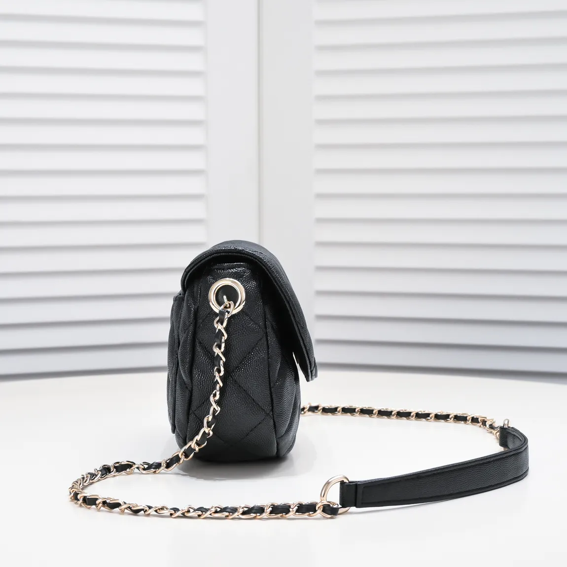 💰340￥Chanel 23P hidden popular saddle bag. The quantity in the counter is very small. It’s not easy to buy at a premium price. I’m really surprised by its practicality. It’s super good-looking! It can also hold iPhone pro max. It has a large capacity. It will definitely become a classic. I recommend haas lychee cowhide. Model number: 9097. Size: 19*16*7cm.