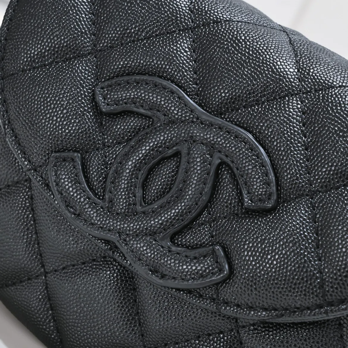 💰340￥Chanel 23P hidden popular saddle bag. The quantity in the counter is very small. It’s not easy to buy at a premium price. I’m really surprised by its practicality. It’s super good-looking! It can also hold iPhone pro max. It has a large capacity. It will definitely become a classic. I recommend haas lychee cowhide. Model number: 9097. Size: 19*16*7cm.