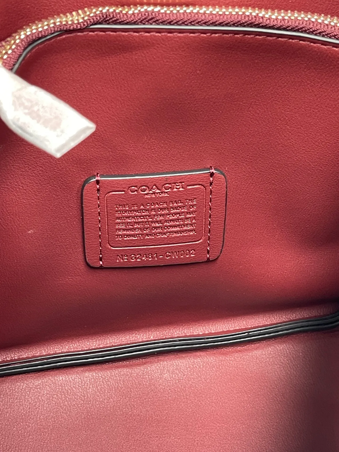 P400💰Coach’s October new product Hadley is simply amazing. Classic C print, fashionable and versatile. Whether it is carried on the shoulder or cross-body, you can easily control various styles. How can you miss such a good product? Hadley Shoulder Bag Model No.: CW002 CW003 CW004 Size: 25-22-8cm