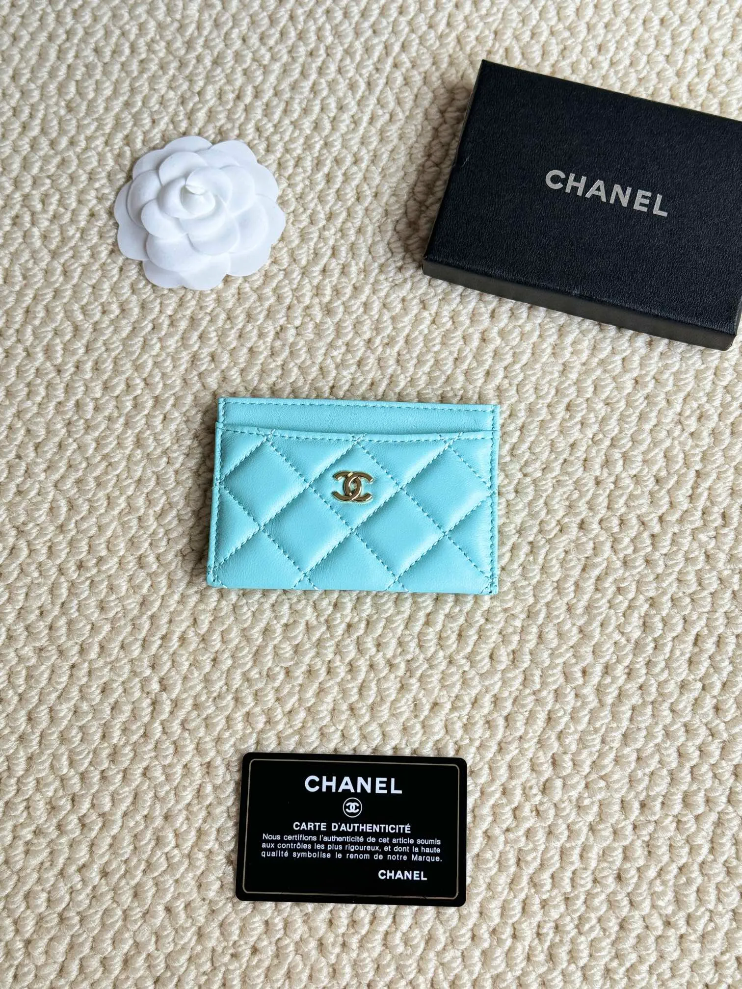 💰100Chanel Chanel counter classic card holder Model number: AP456 Made of sheepskin, a classic and timeless mini card holder. Super cute😍 Size: 7.5×11.2×0.5cm Fine workmanship and high-end quality