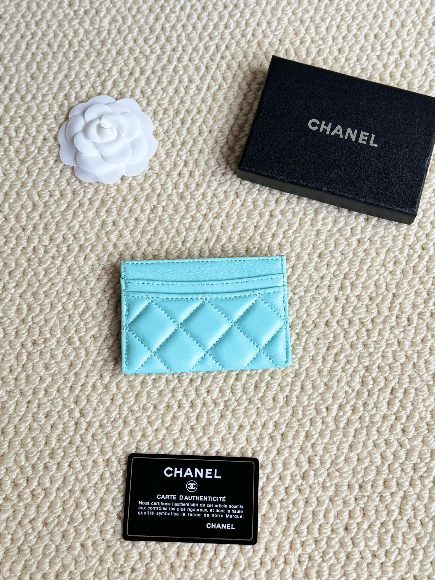 💰100Chanel Chanel counter classic card holder Model number: AP456 Made of sheepskin, a classic and timeless mini card holder. Super cute😍 Size: 7.5×11.2×0.5cm Fine workmanship and high-end quality