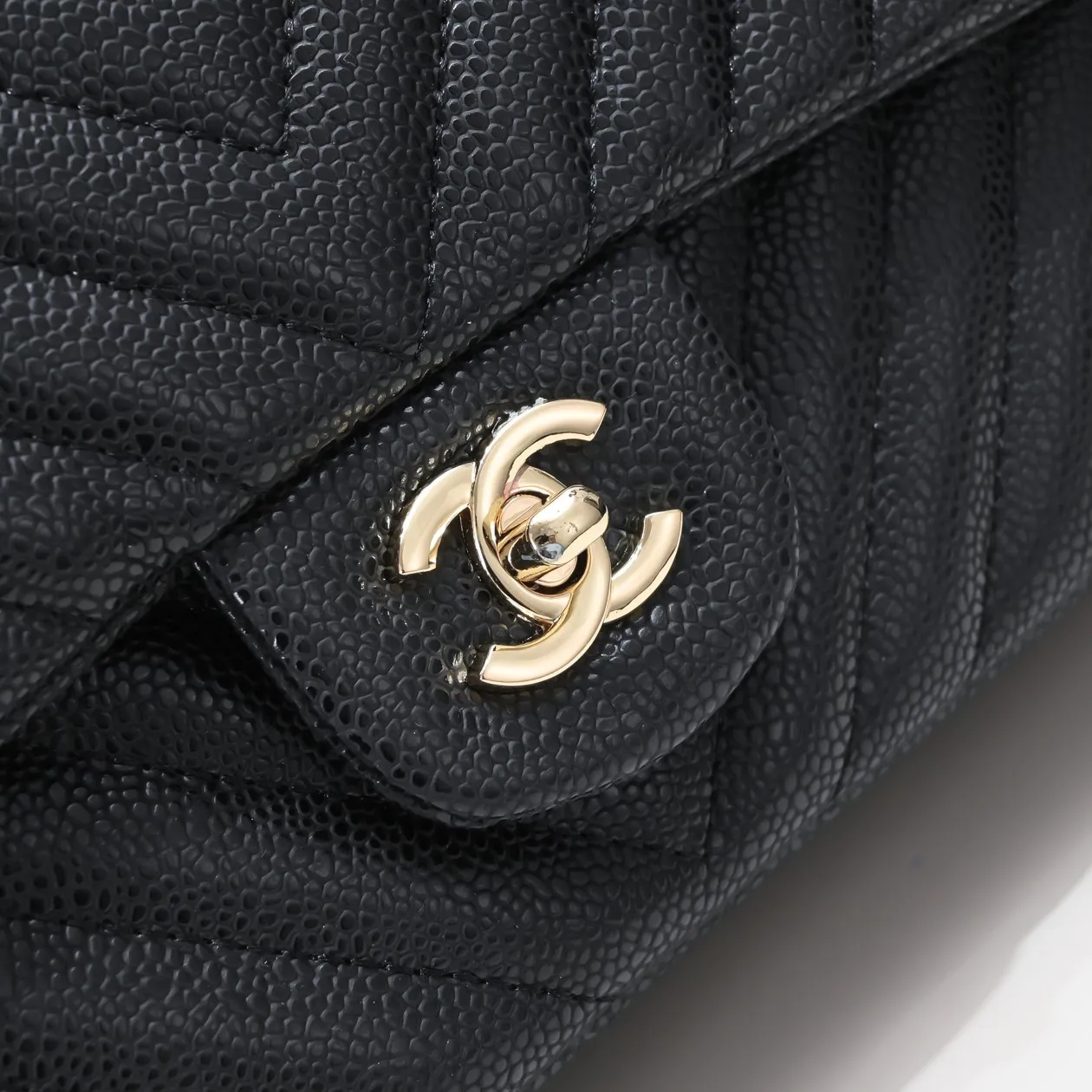 💰400￥Chanel🔥Exclusive quality real shot shipment✈️Official website updated simultaneously👑Chanel classic, summer style is coming💋CHANEL ‼ ️Crossbody bag, caviar cowhide with burgundy lining🌸‼ ️ 🙈Fashion’s new favorite🙈Model number: 1112V grid Size: 25.5*15*7.5