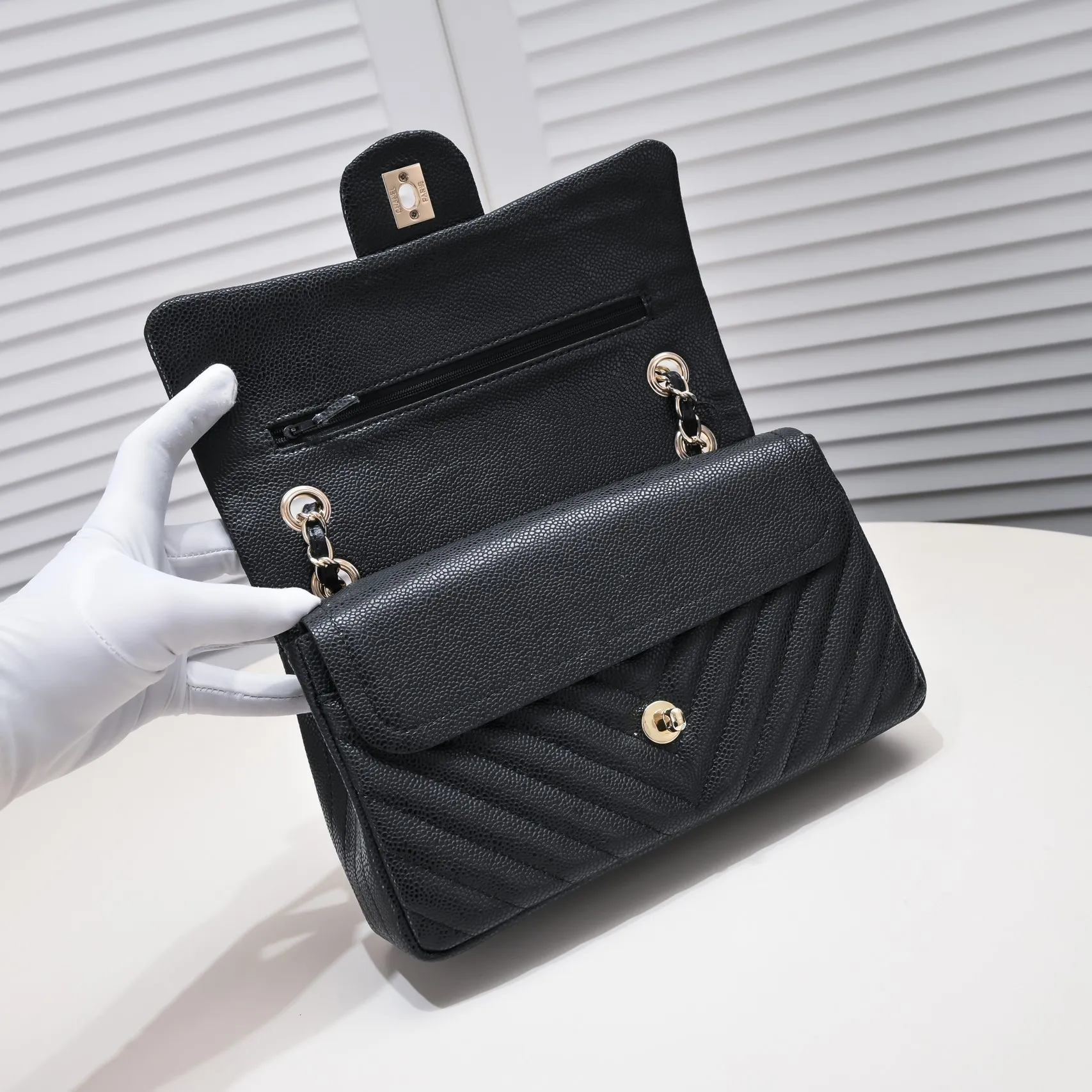 💰400￥Chanel🔥Exclusive quality real shot shipment✈️Official website updated simultaneously👑Chanel classic, summer style is coming💋CHANEL ‼ ️Crossbody bag, caviar cowhide with burgundy lining🌸‼ ️ 🙈Fashion’s new favorite🙈Model number: 1112V grid Size: 25.5*15*7.5