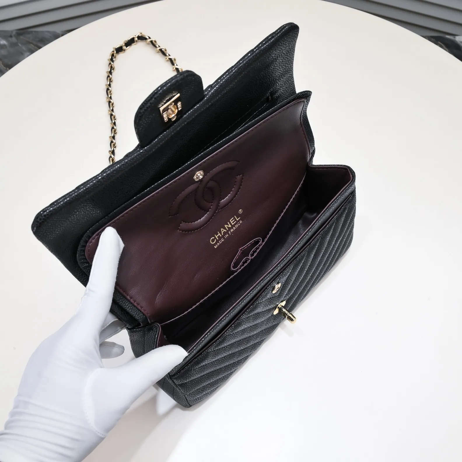 💰400￥Chanel🔥Exclusive quality real shot shipment✈️Official website updated simultaneously👑Chanel classic, summer style is coming💋CHANEL ‼ ️Crossbody bag, caviar cowhide with burgundy lining🌸‼ ️ 🙈Fashion’s new favorite🙈Model number: 1112V grid Size: 25.5*15*7.5