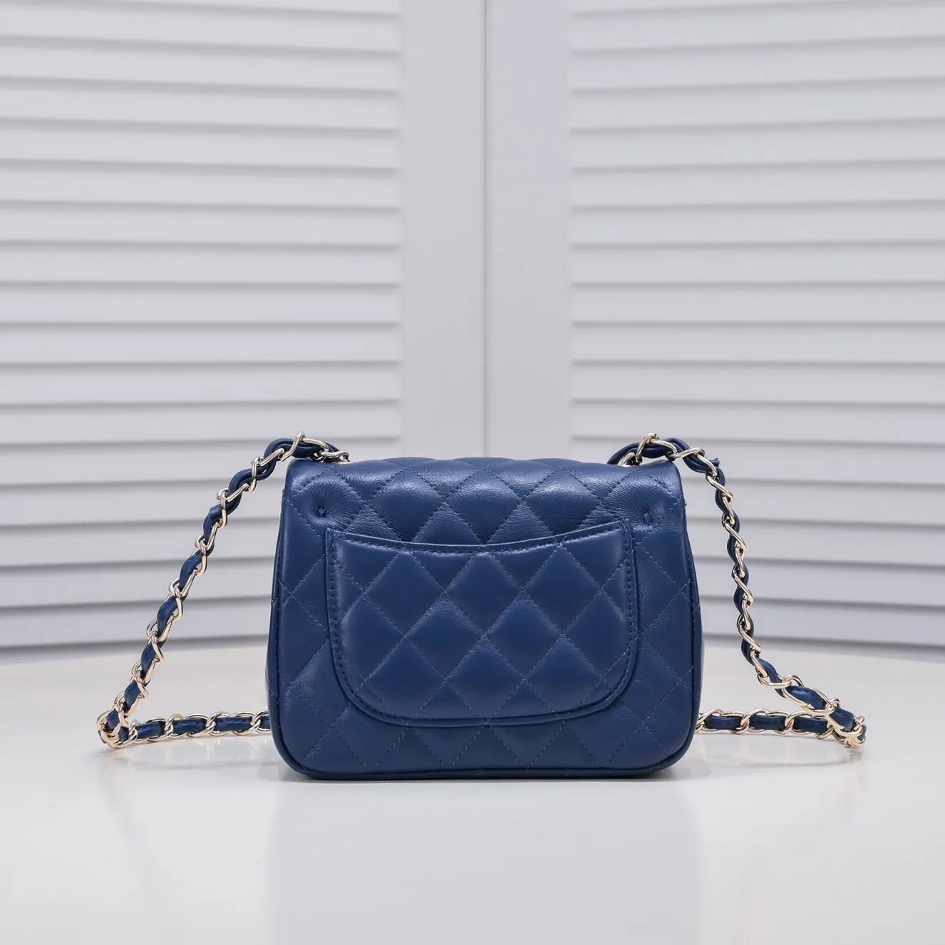 💰310￥Dark blue Chanel🔺🚴🏼💸Choose high-quality sheepskin🌺Original split version and made one to one 💯The hand feel is first-class, 🌲The camera-shaped inspired design fully embodies perfection! [Qiang] [Qiang] Integrates art and practicality, [Ladybug] Gorgeous and low-key plump 💯📨📨Classic is irresistible, ♒ You have to receive it to understand ✈✈🍭🍭Insist on high quality and low price🐟🐟, model number: 1115, size: 17.5*13*5 cm