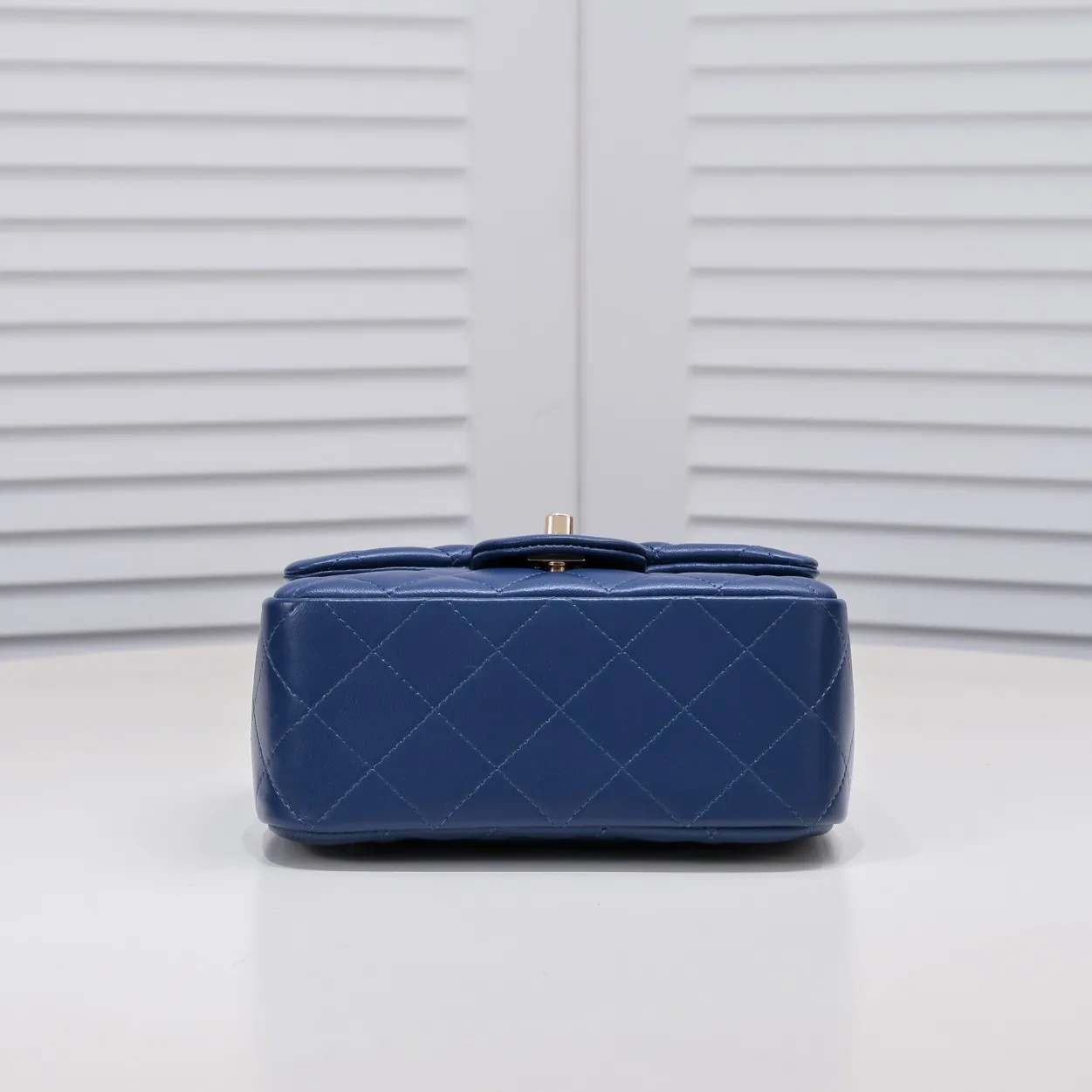 💰310￥Dark blue Chanel🔺🚴🏼💸Choose high-quality sheepskin🌺Original split version and made one to one 💯The hand feel is first-class, 🌲The camera-shaped inspired design fully embodies perfection! [Qiang] [Qiang] Integrates art and practicality, [Ladybug] Gorgeous and low-key plump 💯📨📨Classic is irresistible, ♒ You have to receive it to understand ✈✈🍭🍭Insist on high quality and low price🐟🐟, model number: 1115, size: 17.5*13*5 cm