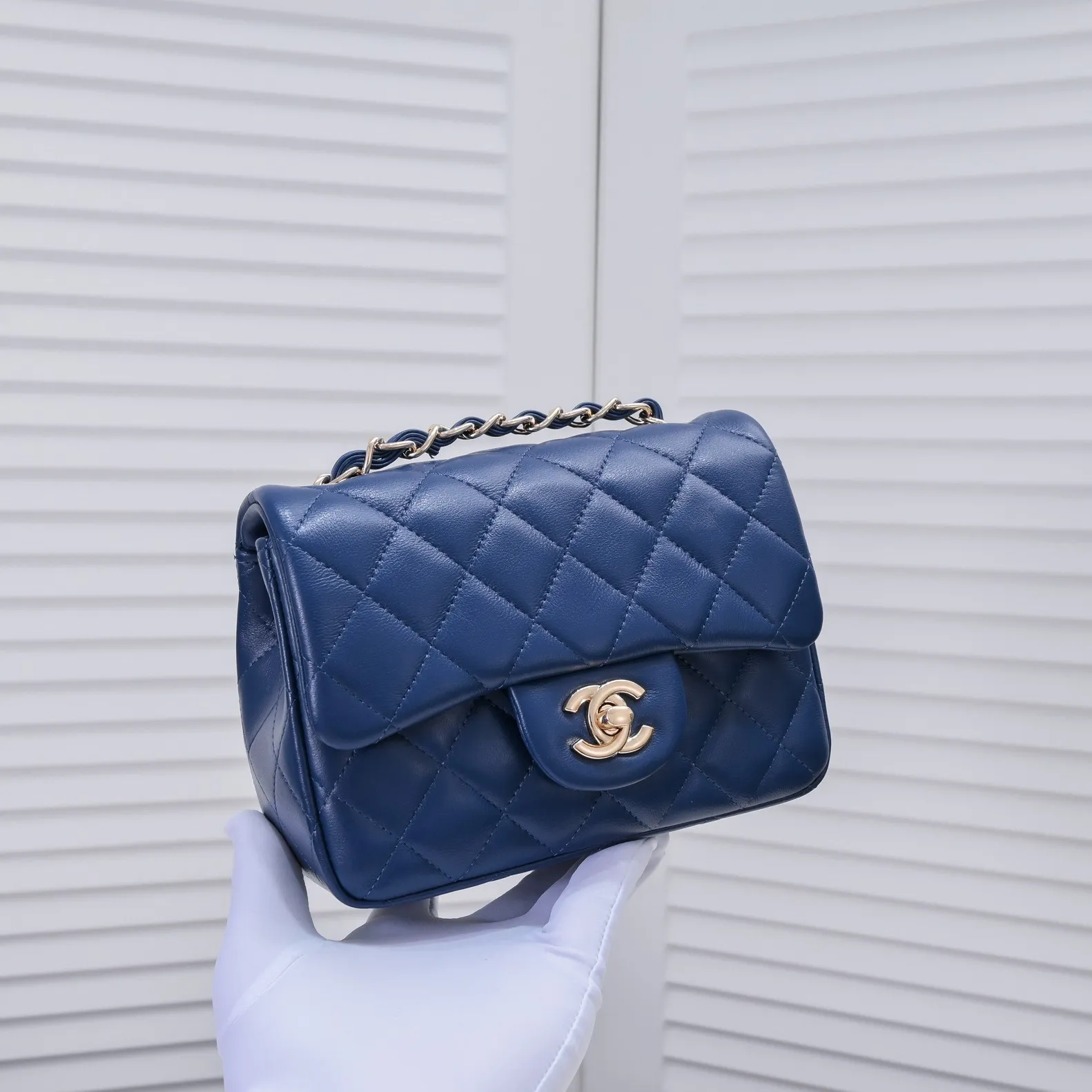 💰310￥Dark blue Chanel🔺🚴🏼💸Choose high-quality sheepskin🌺Original split version and made one to one 💯The hand feel is first-class, 🌲The camera-shaped inspired design fully embodies perfection! [Qiang] [Qiang] Integrates art and practicality, [Ladybug] Gorgeous and low-key plump 💯📨📨Classic is irresistible, ♒ You have to receive it to understand ✈✈🍭🍭Insist on high quality and low price🐟🐟, model number: 1115, size: 17.5*13*5 cm