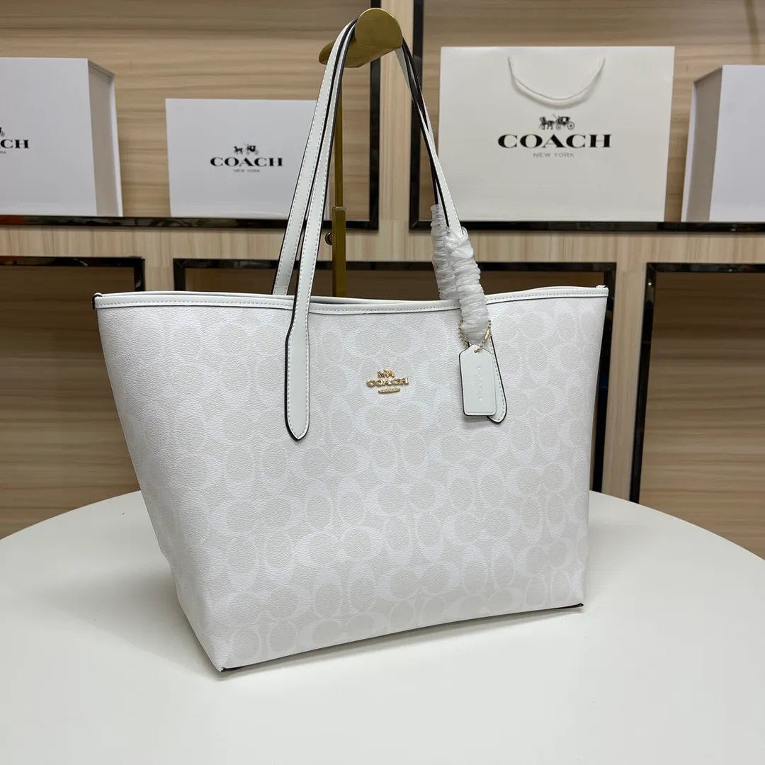 Top original order 400 in batches💰. Coach/Coach new large shopping bag. Style number: 5696& Classic presbyopic logo tote bag is super cute. It is suitable for commuting. It has a huge capacity and is also very suitable for mothers. It has a wide range of applicability, especially suitable for students, part-time workers and mothers. Size: 34*31*16 cm,