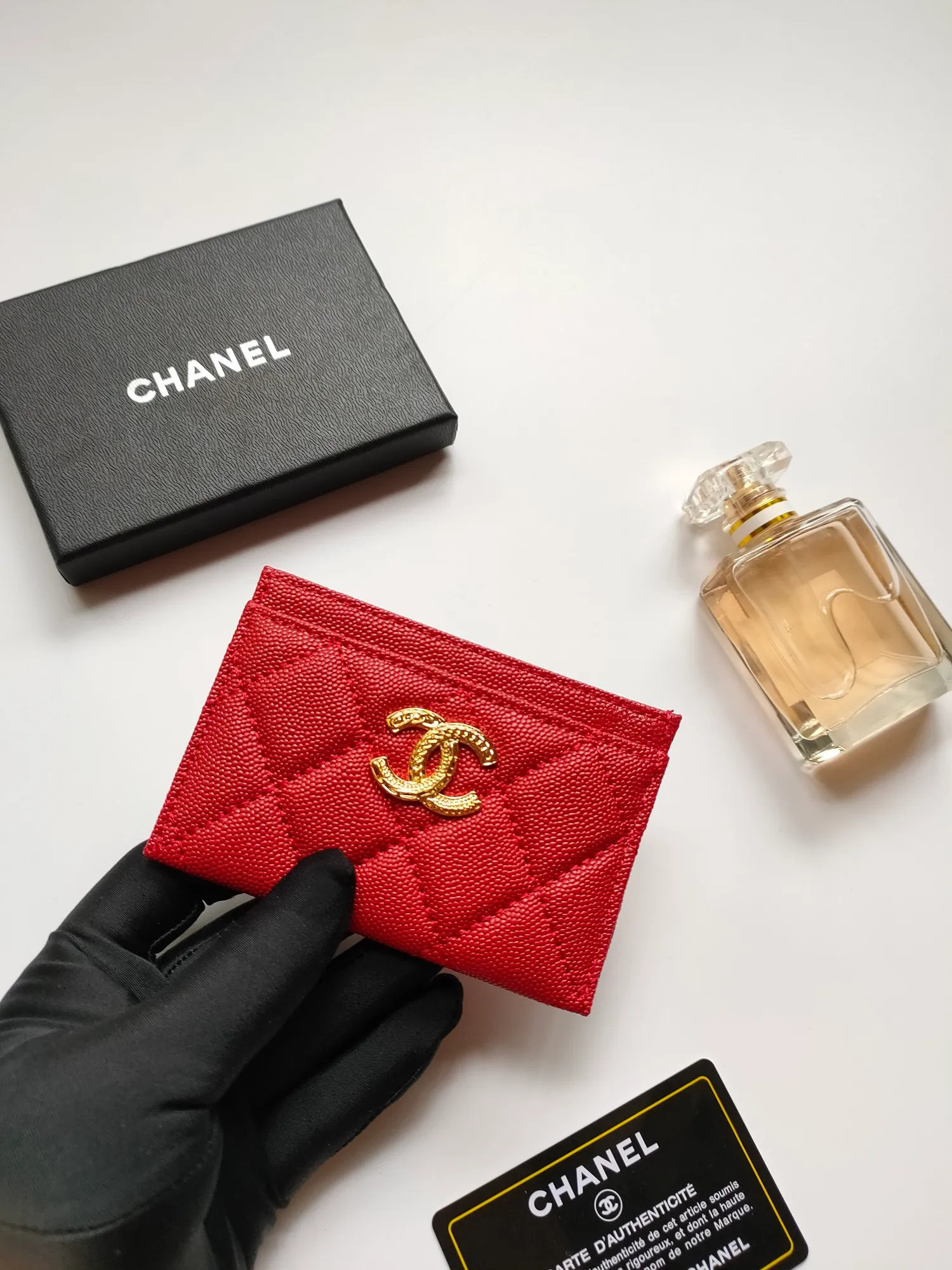 💰90💰Model 3188 CHANEL 22k embossed lgo large double C hardware, official website latest in 2023🆕card holder, caviar medium ball grain cowhide, anti-scratch, super glossy, 3 card slots each put a card, you can also put a card + a few coins in the middle