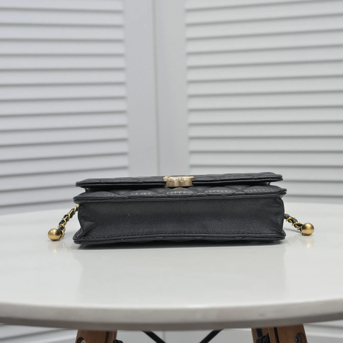 💰360￥CHANEL:🌈✨: First launched on the whole network, 2021 early spring limited edition cf gorgeous and unique style bag✨ We can’t miss it either. The shoulder straps are adjustable and made of sheepskin. It feels super soft and comfortable, the design is novel and unique, and the outstanding taste and temperament highlights are everywhere! Style number: A33814-1 Size: 19*12*4cm
