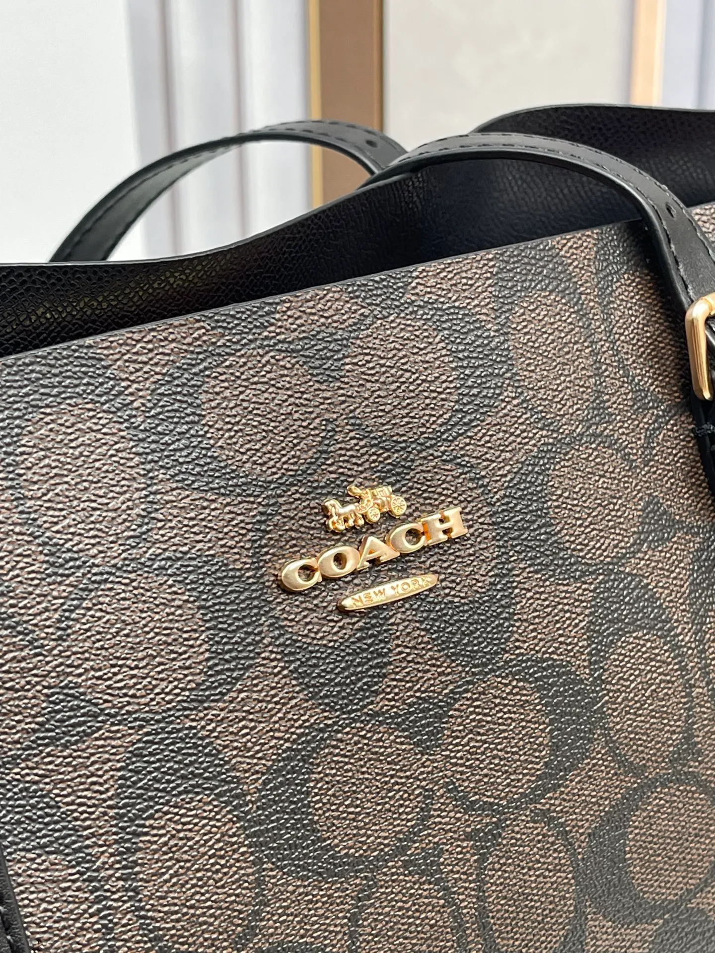 P440¥Coach’s counter model mollie tote series, model 1665, the new tote bag, the latest style, with compartments and zippers, convenient and private, and will make you consciously load them in categories. New bag appearance, large capacity, original opening. Size approximately 34/13/28,