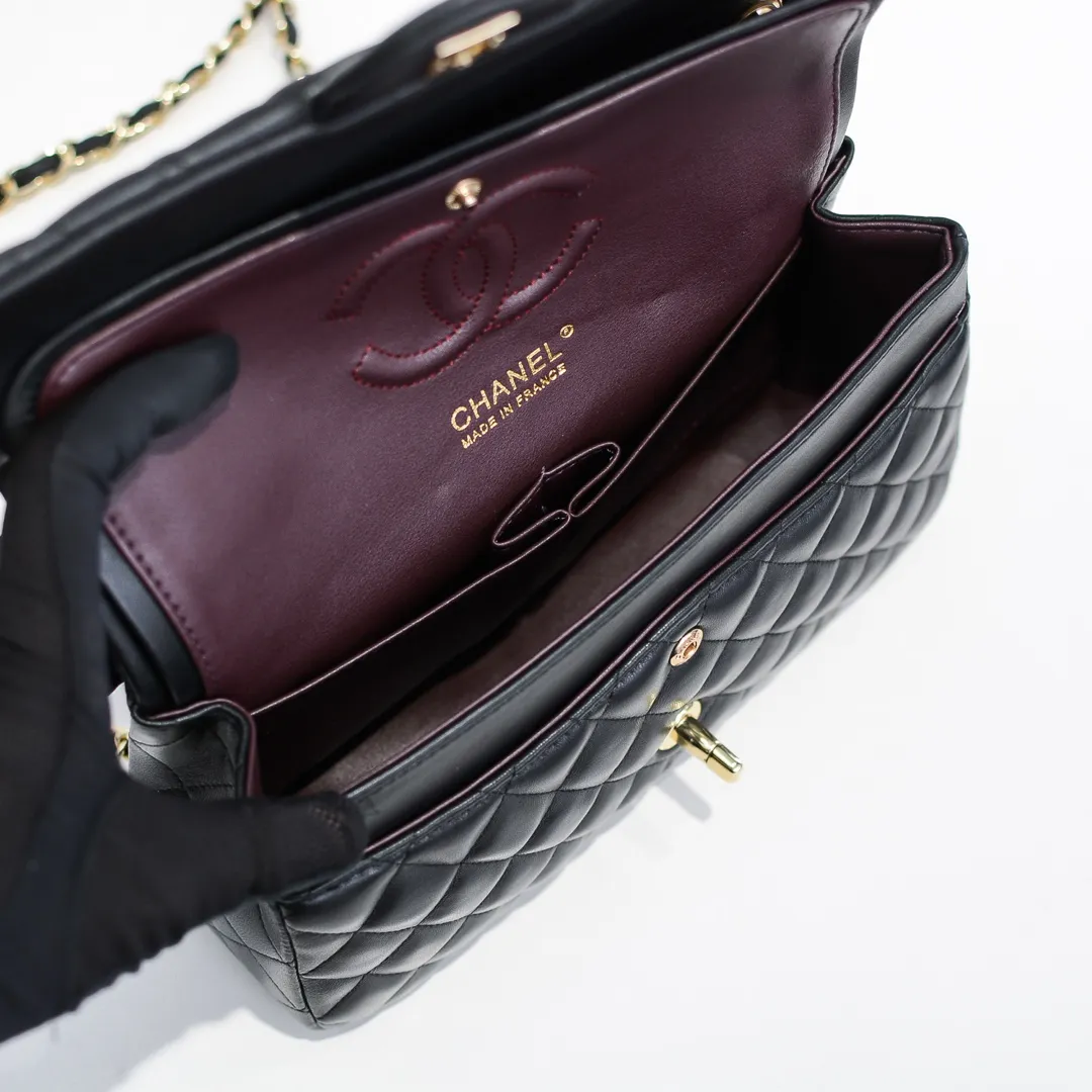 💰420￥Chanel🔥Exclusive quality real shot shipment✈️Official website updated simultaneously👑Chanel sheep pattern classic style with original hardware, summer style is coming💋CHANEL ‼ ️Crossbody bag, sheepskin with red lining🌸‼ ️ 🙈Fashion new favorite🙈 Size: 25.5*16*6.5. Style number: 1112 sheepskin