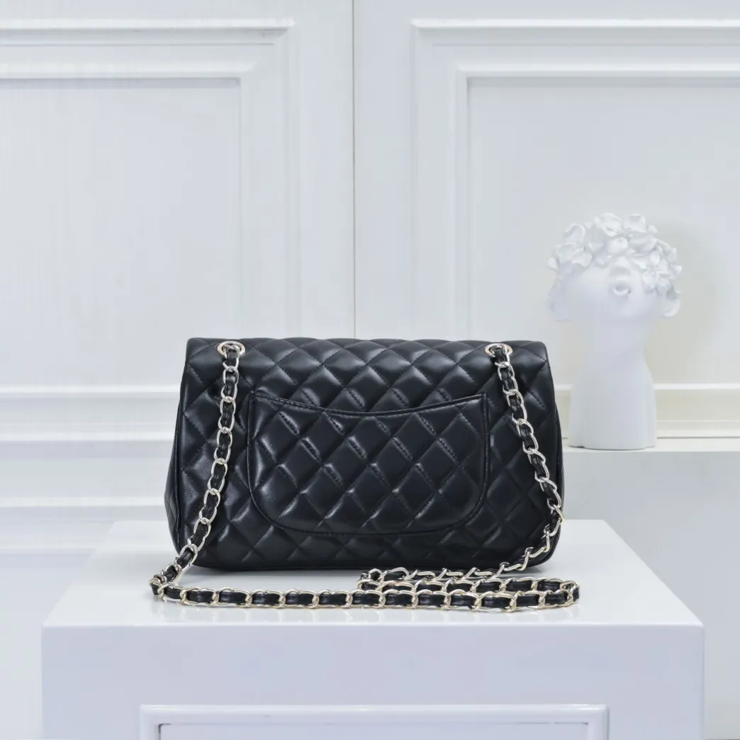 💰420￥Chanel🔥Exclusive quality real shot shipment✈️Official website updated simultaneously👑Chanel sheep pattern classic style with original hardware, summer style is coming💋CHANEL ‼ ️Crossbody bag, sheepskin with red lining🌸‼ ️ 🙈Fashion new favorite🙈 Size: 25.5*16*6.5. Style number: 1112 sheepskin