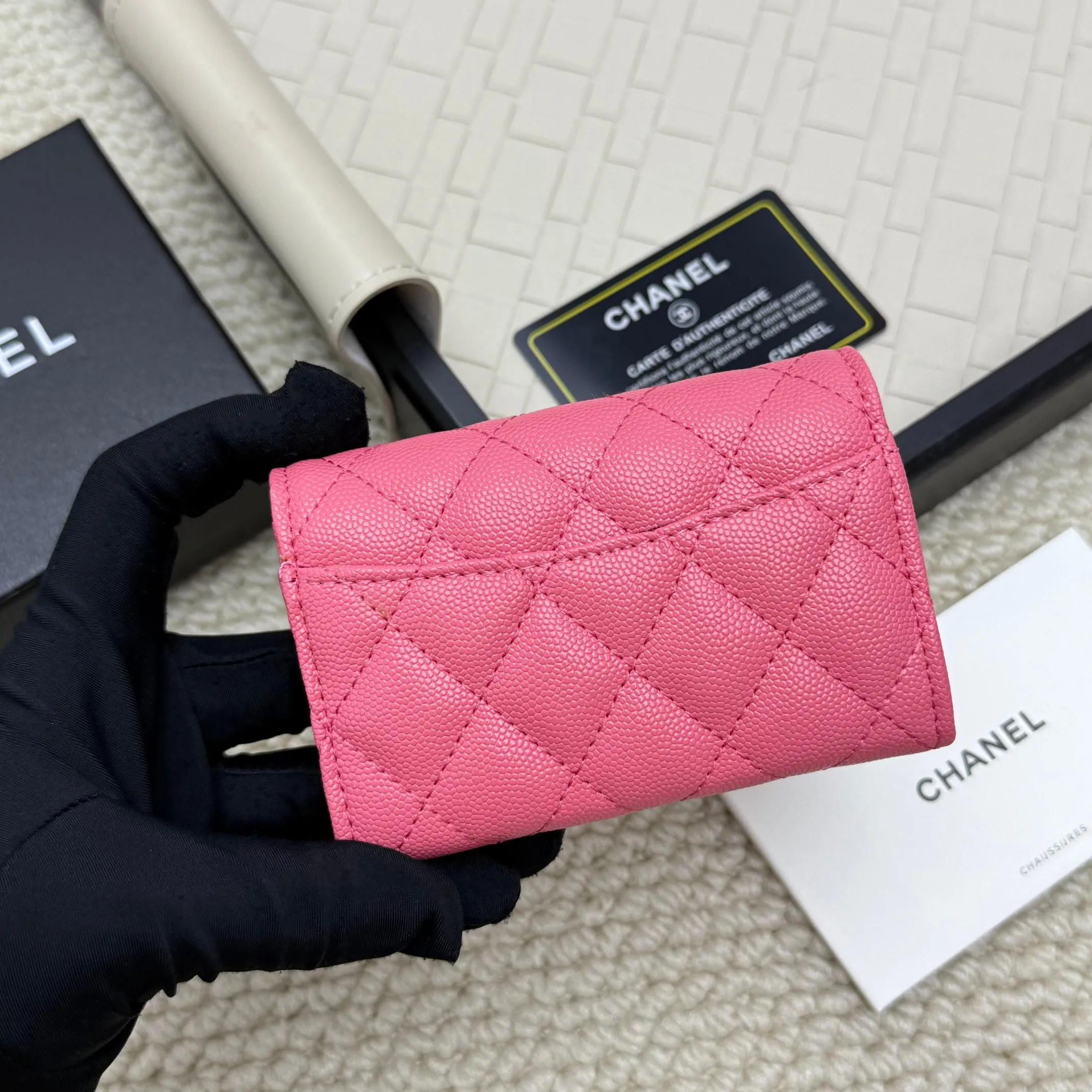 💰130 Chanel’s new product🍃card holder has arrived🍃. This card holder is more practical with an inner zipper😘The details are so beautiful, model number P468, size 11*8.5*3cm.