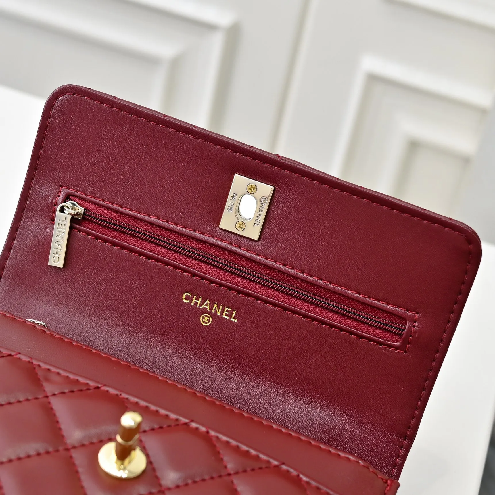 💰440￥👑CHANEL2024K new autumn and winter sheepskin metal rhinestone handle woc is really beautiful, can be carried by hand🉑️crossbody. I fell in love with the handle design as soon as I saw it. The design is so exquisite, the rhinestones are sparkling! ! ! ! Size: 19x12cm, style number: 1215