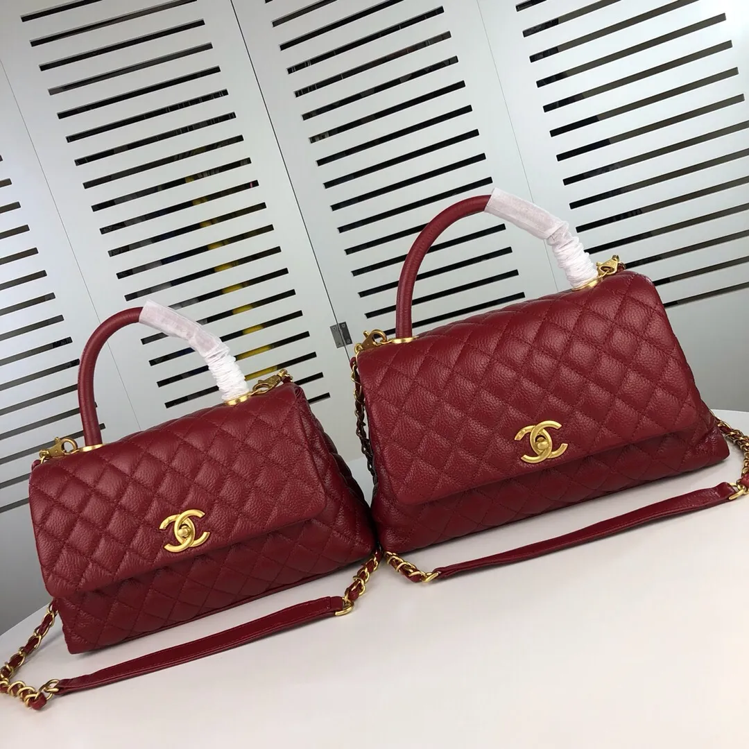 💰440￥Large maroon Chanel💥Uniquely designed buckle flap bag that can be used as a shoulder or hand carry🙌Purchased imported first-layer cowhide🐂Pebbled grainⓂ️Unique material with upgraded version of fully imported gilt hardware💍💍💍 Top masters😜Purely handcrafted and meticulously crafted😏You are dressed up with a high-end [Chanel] to make you graceful and radiant💃Forever fashionable Style number: 92992, size: 28*17*9,