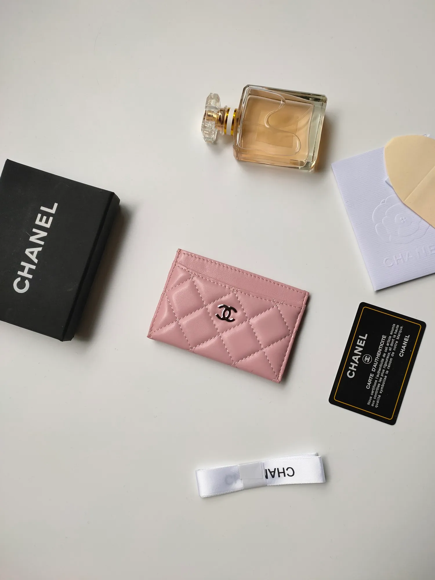 💰90 CHANEL Chanel counter card holder👍Model number: AP446 Size: 7.5×11.2×0.5cm Sheepskin inside and outside😍😍Fine workmanship High-end quality [Rose] Complete accessories