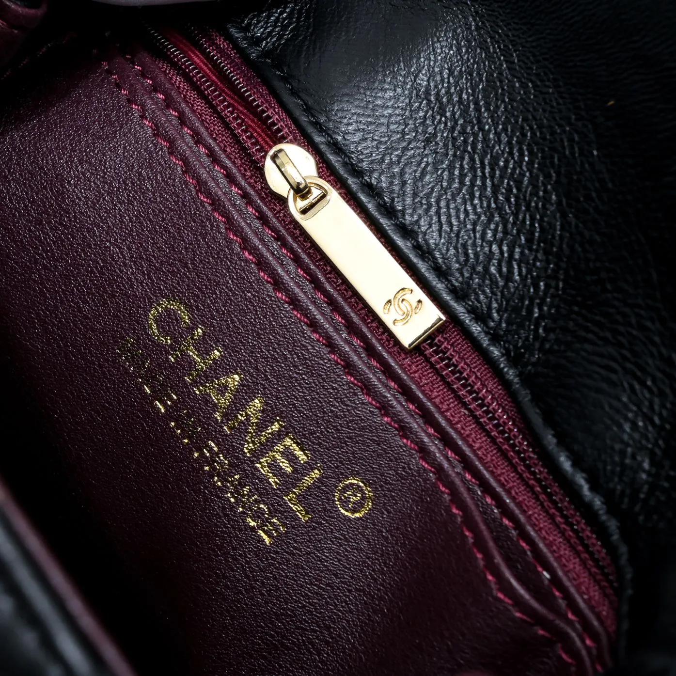 💰360￥Small size🦋Chanel🖤Get the 23A diamond handle cfmini in advance💎 The most important season of the year, the handicraft workshop originally released new products in June, but unexpectedly they quietly released them in May🦢 The most promising one this season is hard to get💓 I have purchased 2 sizes. The handle is made of leather and metal with diamonds💗 🖤The diamond handle is so beautiful, no girl wouldn’t love it🎗️Model number: 9104 Small size: 18*13*6.5cm