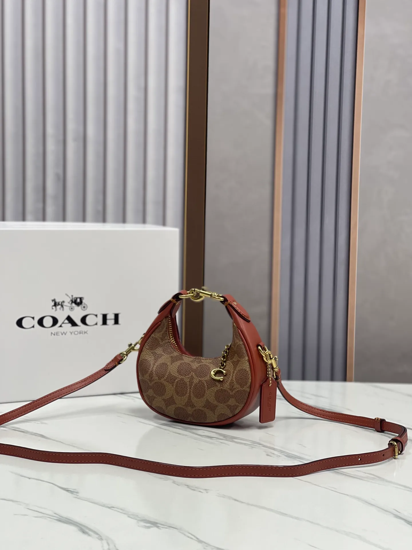 Batch 360💰Coach’s new women’s mini dumpling bag model: CR510 wrist bag, shoulder crossbody retro half-moon bag jonie armpit bag, size: 15*7*6