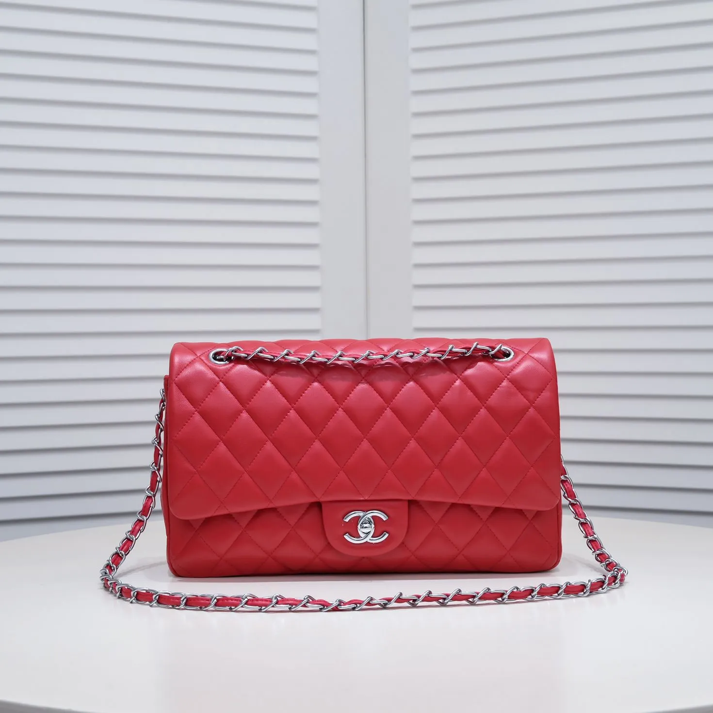 💰460￥Big red [color] Chanel [color] century classic, carefully crafted with exquisite workmanship of every stitch and thread, imported sheepskin with original hardware, full rhombus 💯The shape of the whole bag is particularly perfect in softness 👍👍😔😔Classic and irresistible, size: 30X18X8cm, style number: 1113