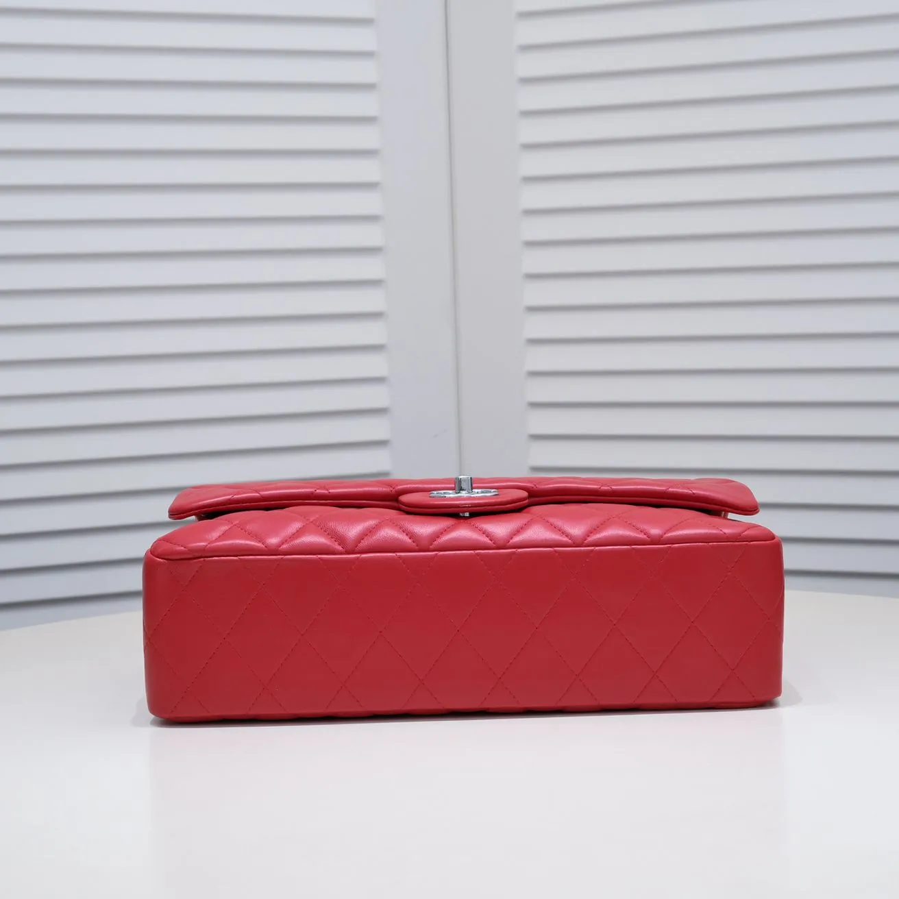 💰460￥Big red [color] Chanel [color] century classic, carefully crafted with exquisite workmanship of every stitch and thread, imported sheepskin with original hardware, full rhombus 💯The shape of the whole bag is particularly perfect in softness 👍👍😔😔Classic and irresistible, size: 30X18X8cm, style number: 1113