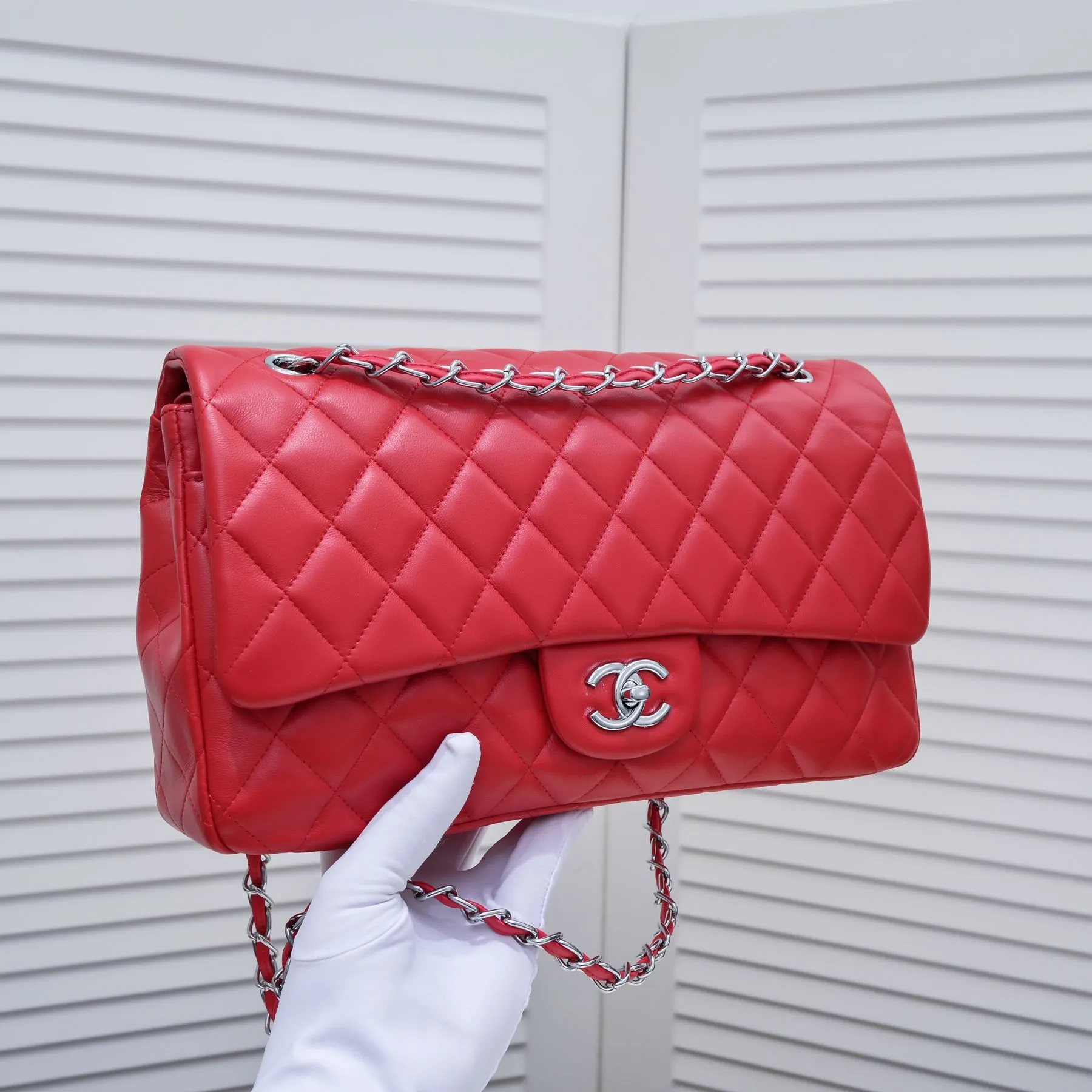 💰460￥Big red [color] Chanel [color] century classic, carefully crafted with exquisite workmanship of every stitch and thread, imported sheepskin with original hardware, full rhombus 💯The shape of the whole bag is particularly perfect in softness 👍👍😔😔Classic and irresistible, size: 30X18X8cm, style number: 1113