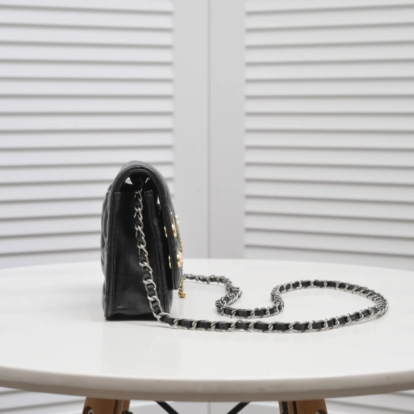 💰380￥✨✨ Chanel 2021ss✨C f style chain inlaid C H A N E L letter hardware is undoubtedly a new work, western and fashionable fashion💕 The latest C f micro-stamp style, the front panel is filled with small fragrance patterns, so beautiful, beauties want a different fortune bag Style number: 33814 letters