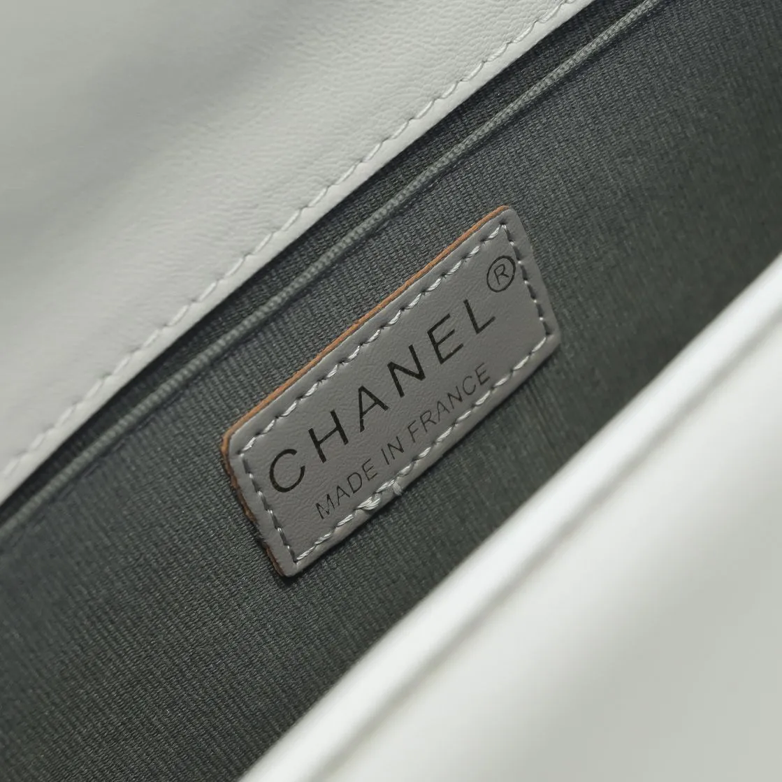 💰420￥ (Full sheepskin with original hardware) [Smile] Chanel Chanel 👑 Lambskin [Lightning] Thickened electroplated hardware accessories 🌈 The workmanship is comparable to the original order 💪 The bottom can be pinched and rebounded without trace, absolutely spot-on and real-life, fashionable and durable 💪💪 High-end quality, no pressure in and out of the drill cabinet 💏, size 25*15*8cm, style number: 67086 gold slip