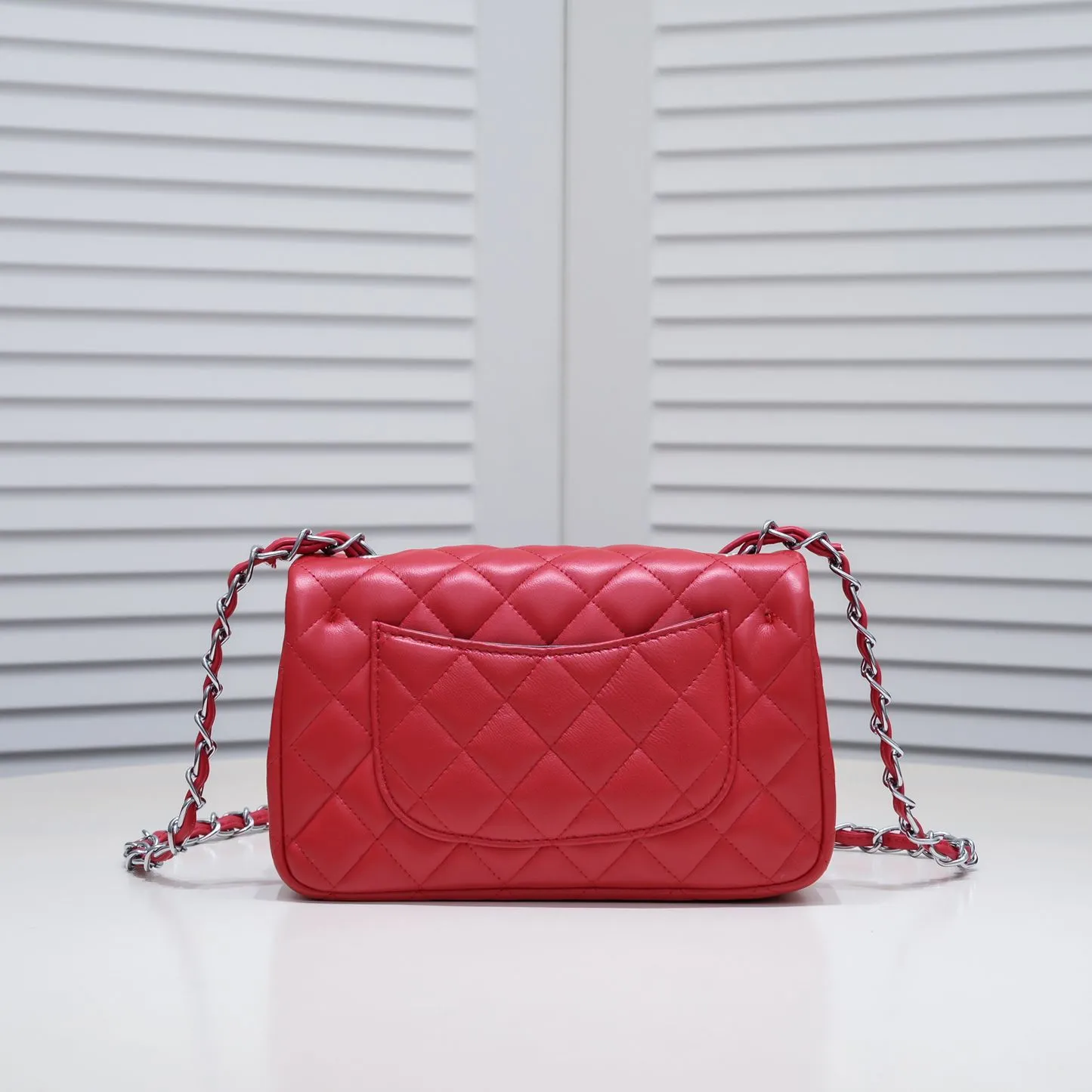 💰320￥Bright red CF versatile lambskin🌹 Chanel💃🏻‼ ️Eternal classic style [shy] noble temperament💃🏻favorite of celebrities🌟soft leather and high-end👍counter hardware exquisite workmanship to reject flaws [strong] both dazzling and feminine 😝[strong] luxurious and durable🌟Size: 20*14*7cm Style number: 1116