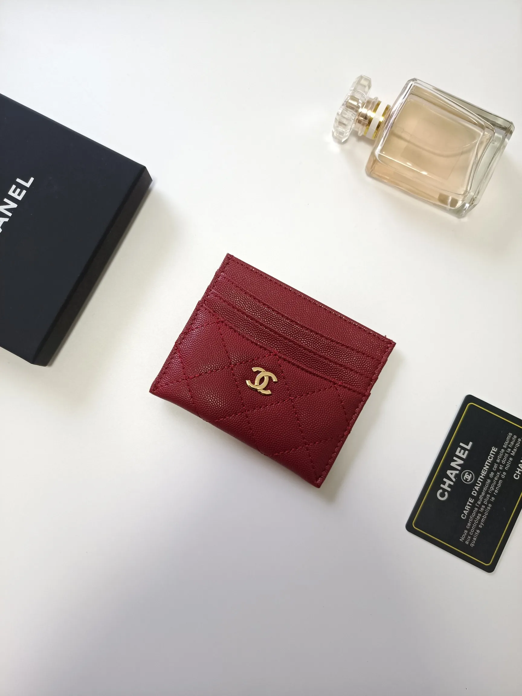 💰100💰 chanel 2025 new product card holder lambskin, seven card slots, can hold change, imported Italian lambskin + hardware logo, so beautiful, love it. The color is as shown in the picture, easy and fast storage, mini card holder No.: AP8964 Size: w11×h10cm