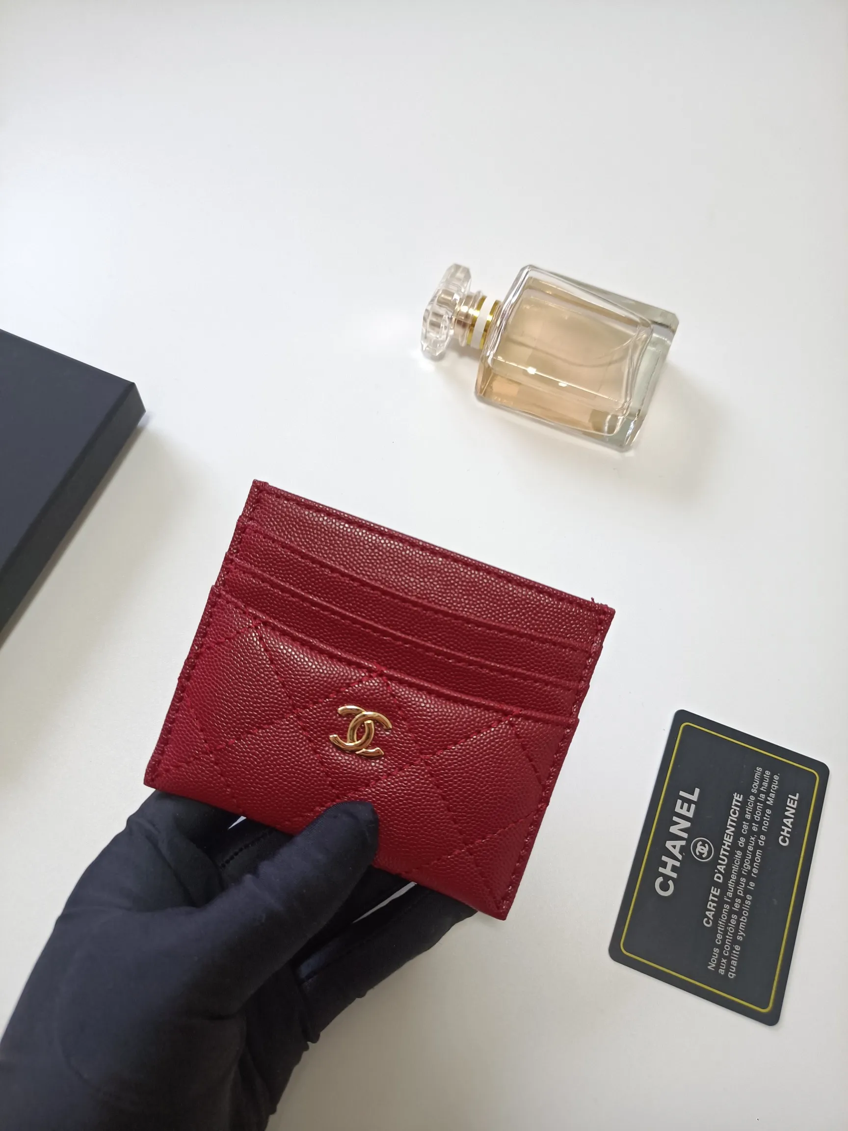 💰100💰 chanel 2025 new product card holder lambskin, seven card slots, can hold change, imported Italian lambskin + hardware logo, so beautiful, love it. The color is as shown in the picture, easy and fast storage, mini card holder No.: AP8964 Size: w11×h10cm