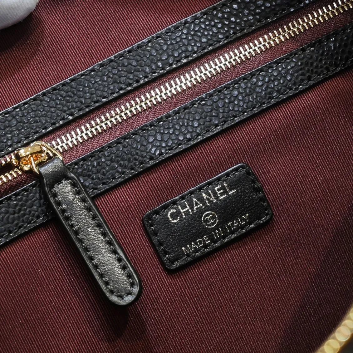 💰340￥Gold buckle with box Chanel/Chanel🔥 ⚡⚡The latest cowhide caviar rhombus handbag from the official website👏👏more fashionable and trendy📢 📢It looks more noble and generous when you get it💗💗Synchronized with all major counters🎀🎀Size: 34*24cm Style number: 80573