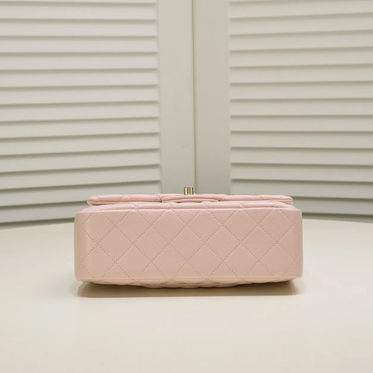 💰320￥Pink💥CF Versatile Caviar Leather🌹 Chanel💃🏻‼ ️Eternal classic style [shy] noble temperament💃🏻favorite of celebrities🌟soft leather and high-end👍counter hardware exquisite workmanship to reject defects [strong] both dazzling and feminine 😝[strong] luxurious and durable🌟size: 20*14*7cm style number 1116 reverse edge