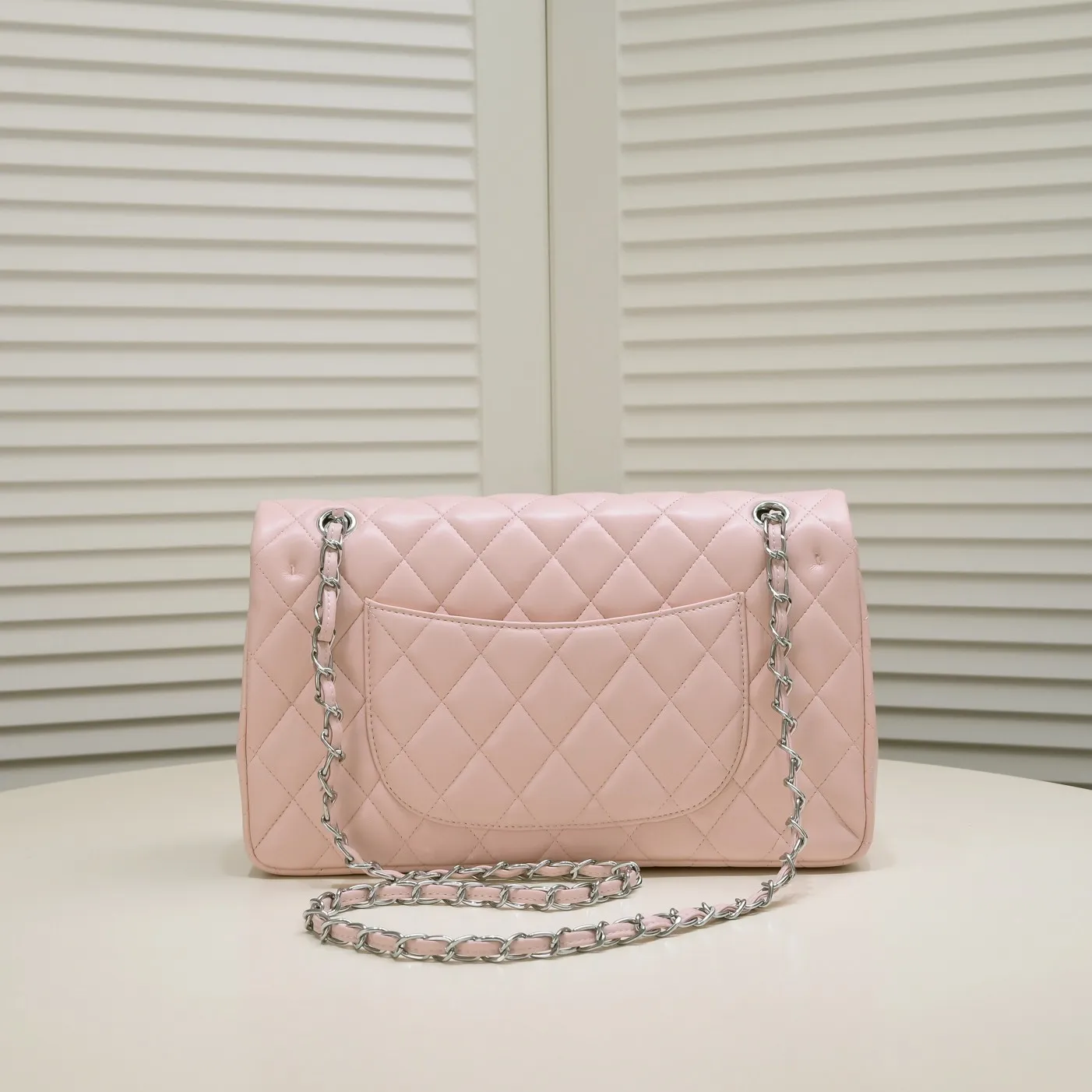 💰460￥Pink [color] Chanel [color] century classic, carefully crafted with exquisite workmanship of every stitch and thread, imported sheepskin with original hardware, full diamond pattern 💯The shape and softness of the whole bag are particularly perfect 👍👍😔😔Classic and irresistible, size: 30X18X8cm, style number: 1113