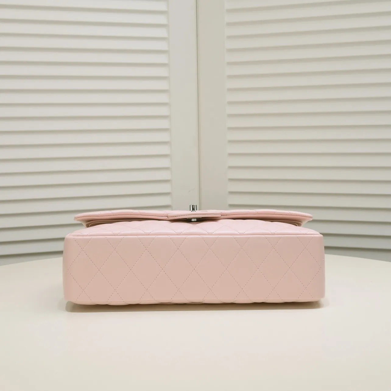 💰460￥Pink [color] Chanel [color] century classic, carefully crafted with exquisite workmanship of every stitch and thread, imported sheepskin with original hardware, full diamond pattern 💯The shape and softness of the whole bag are particularly perfect 👍👍😔😔Classic and irresistible, size: 30X18X8cm, style number: 1113