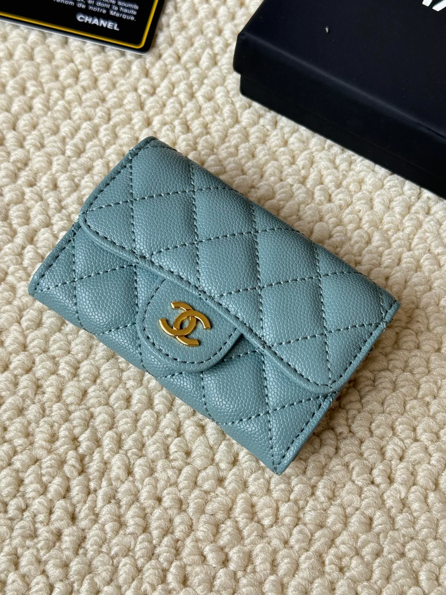 💰120 Style number: AP458chanel The most classic card holder, coin purse, Chanel classic flap card holder. Caviar cowhide, card holder and coin purse in one, with slip pocket on the back. Size: 7.5 × 11.3 × 2.1 cm